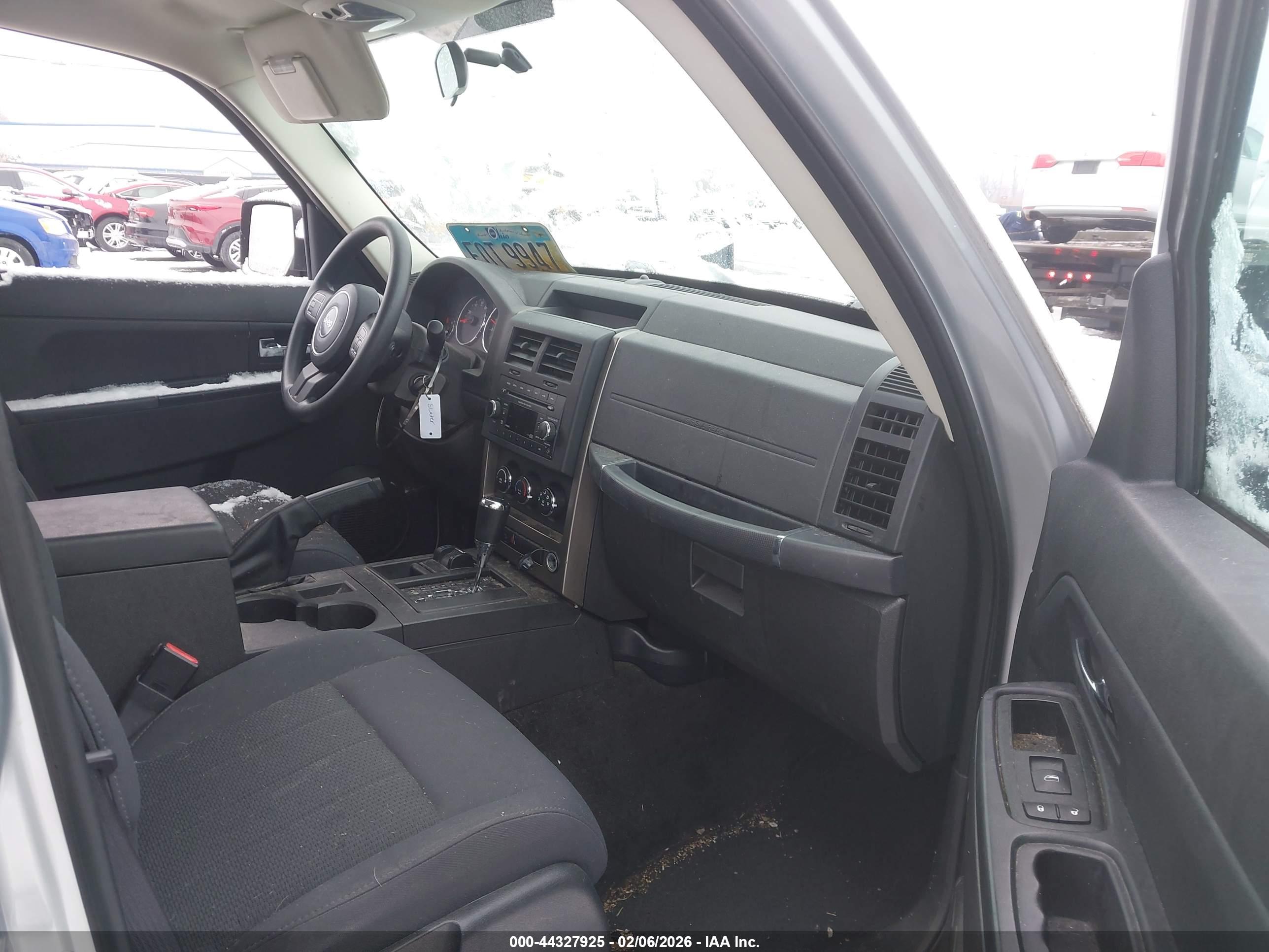 JEEP LIBERTY image 5