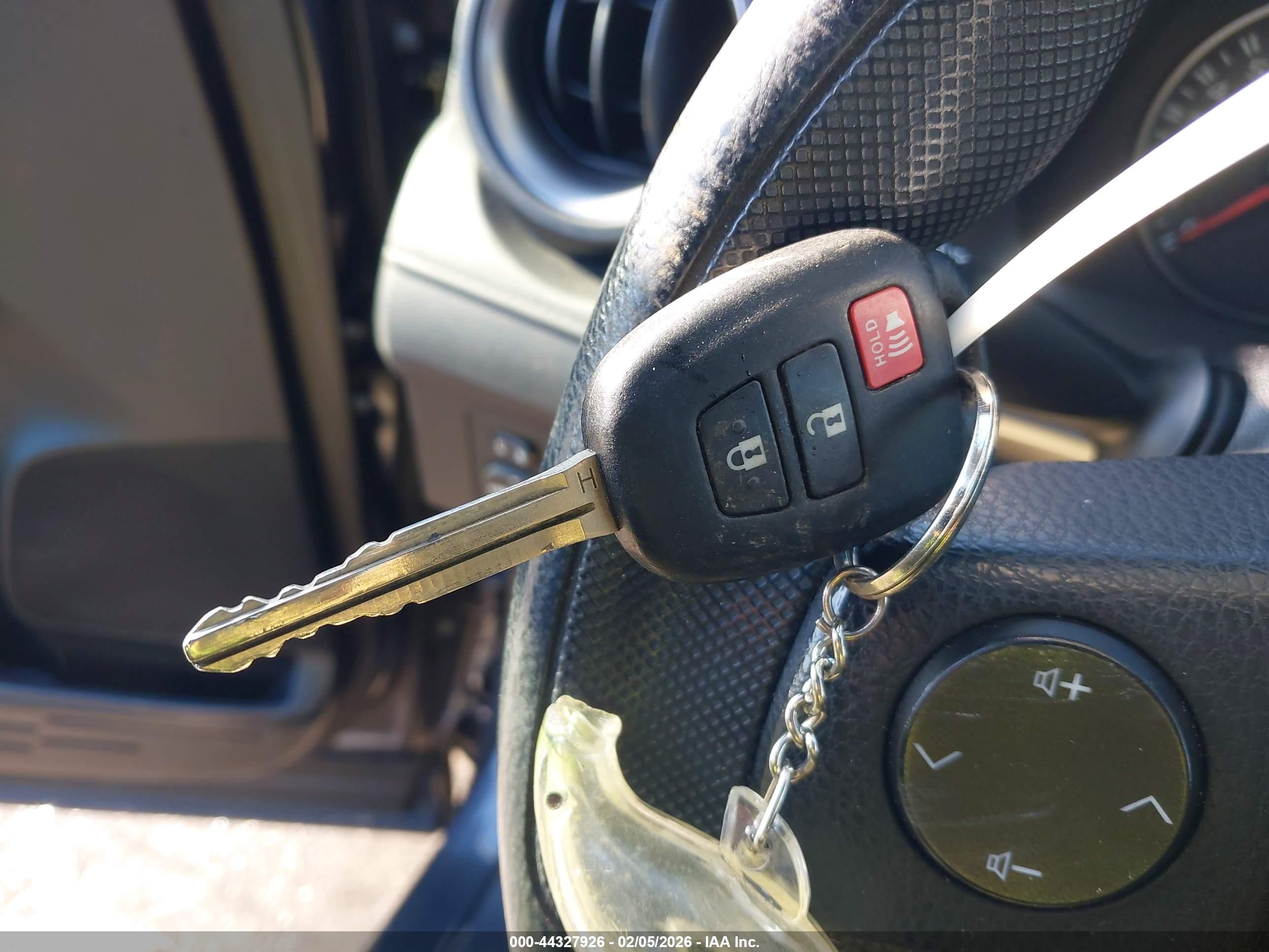 TOYOTA RAV4 image 11