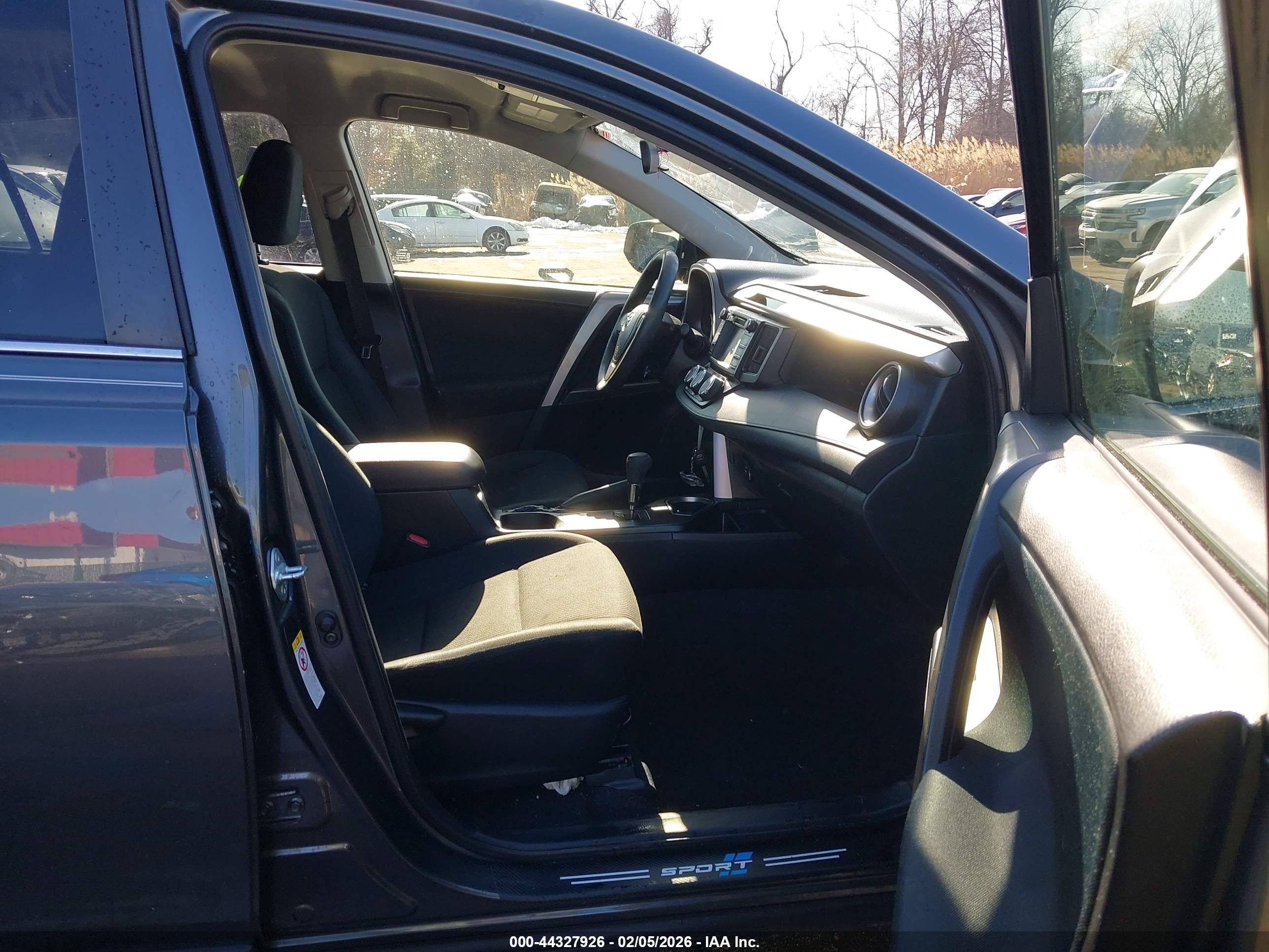 TOYOTA RAV4 image 5