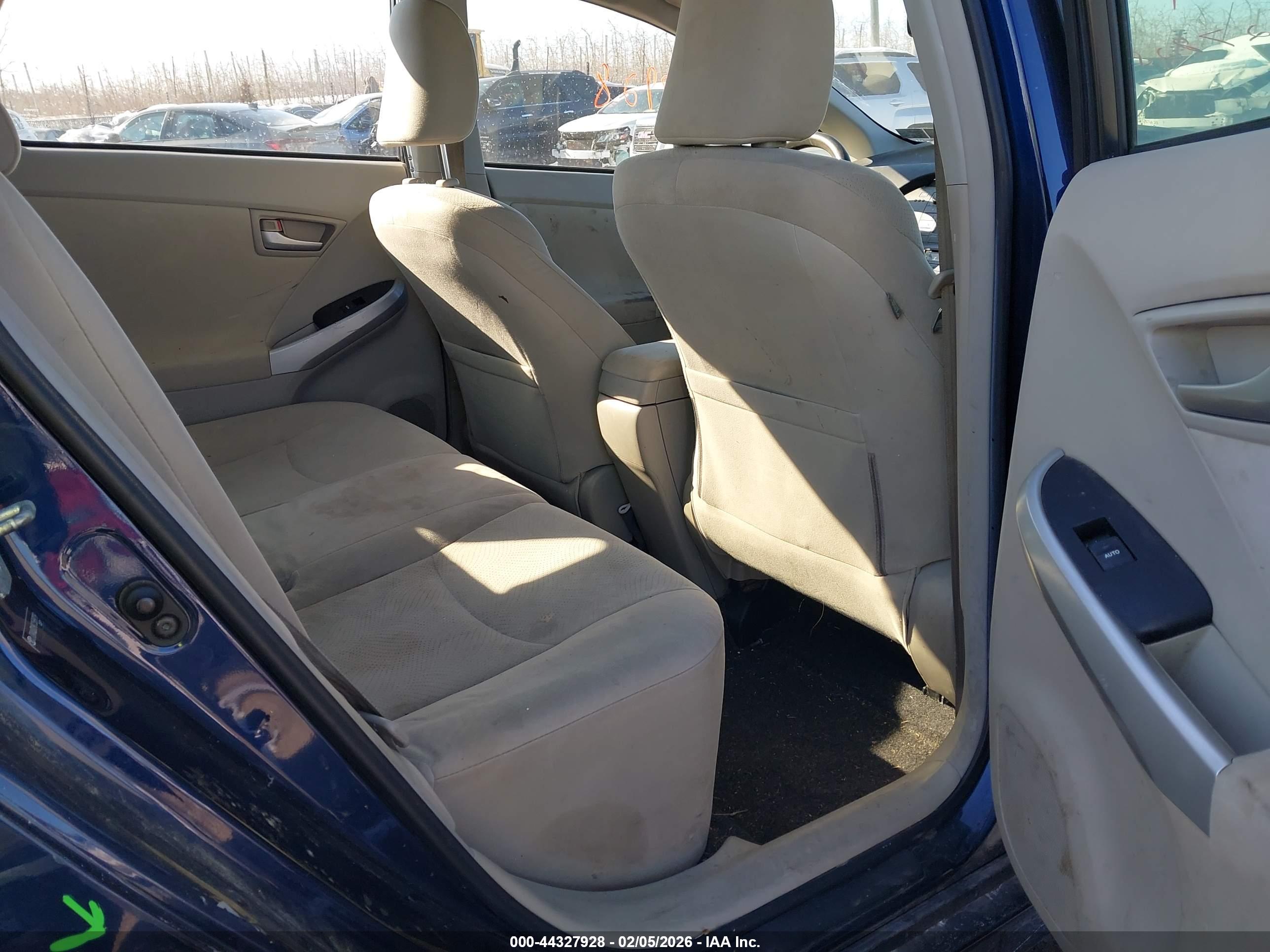 TOYOTA PRIUS image 8