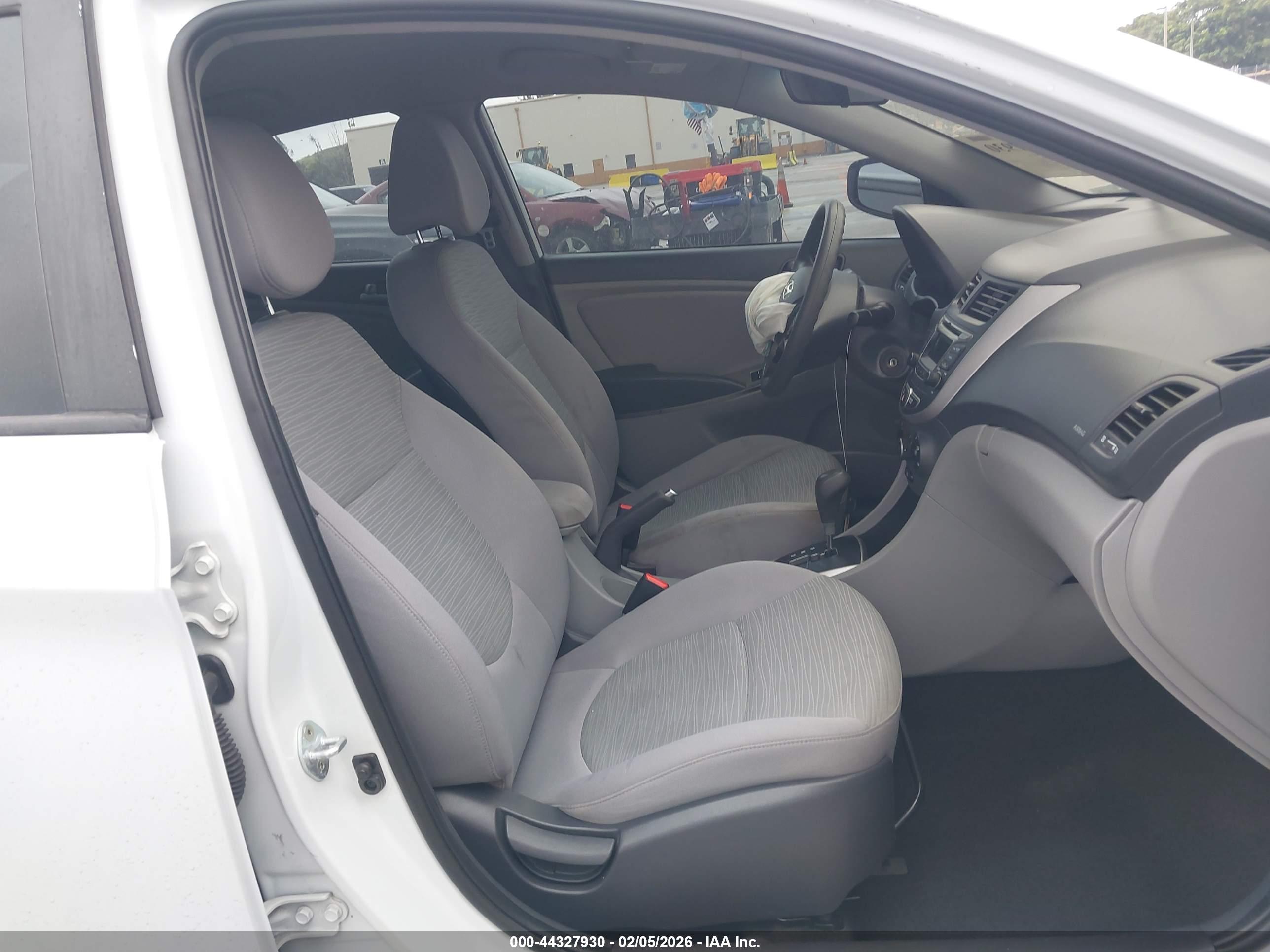 HYUNDAI ACCENT image 5