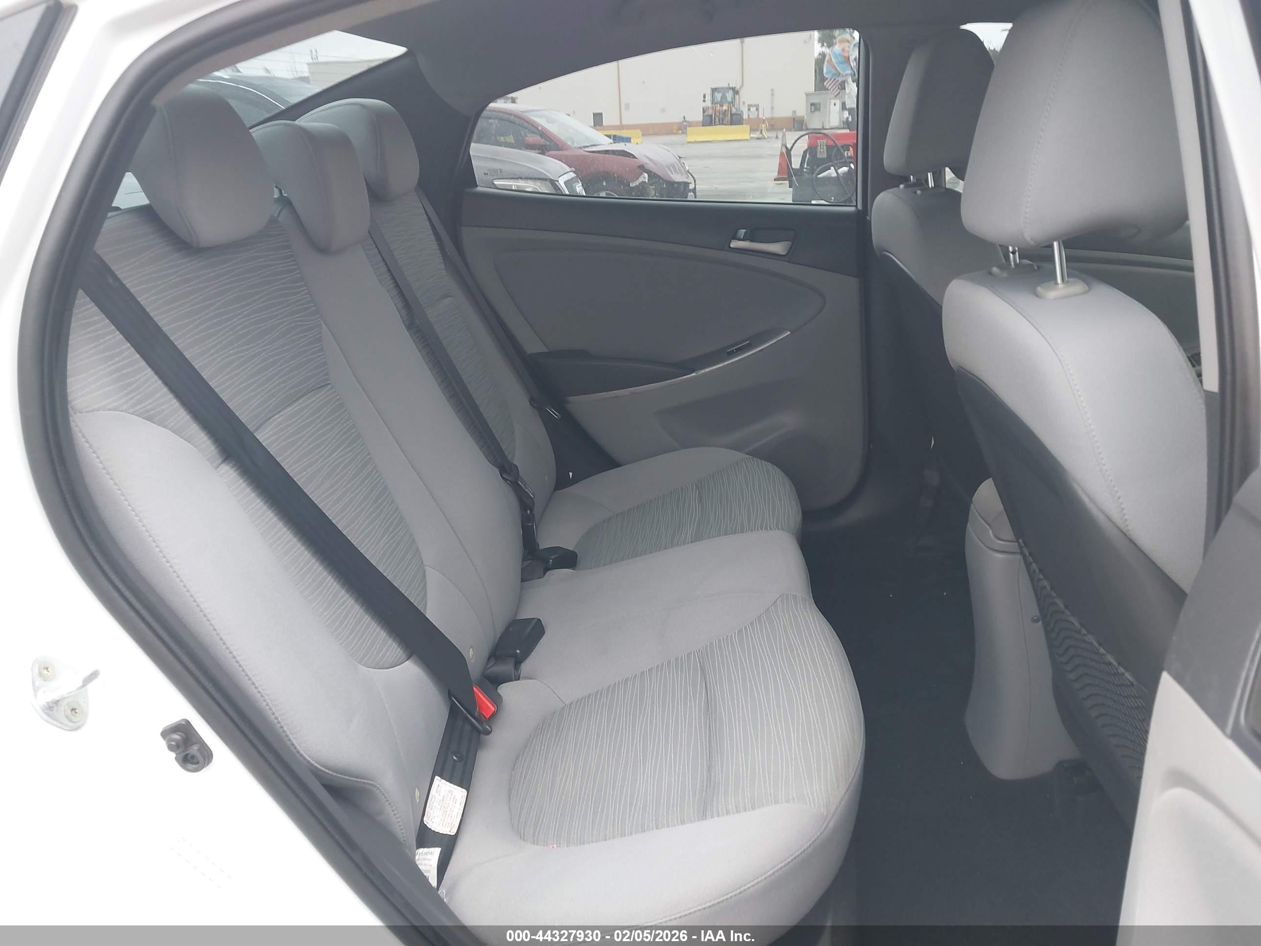 HYUNDAI ACCENT image 8