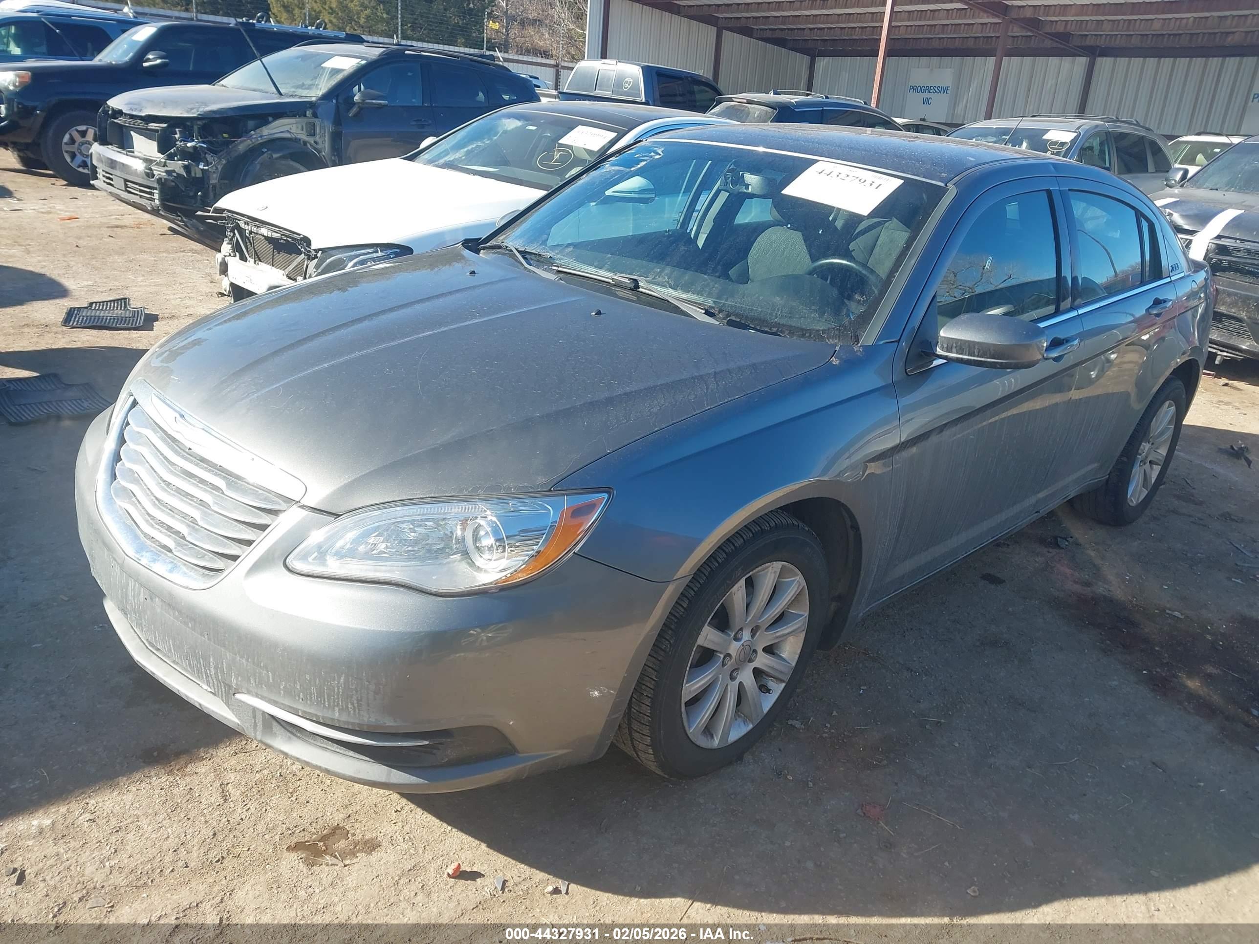 CHRYSLER 200 image 2