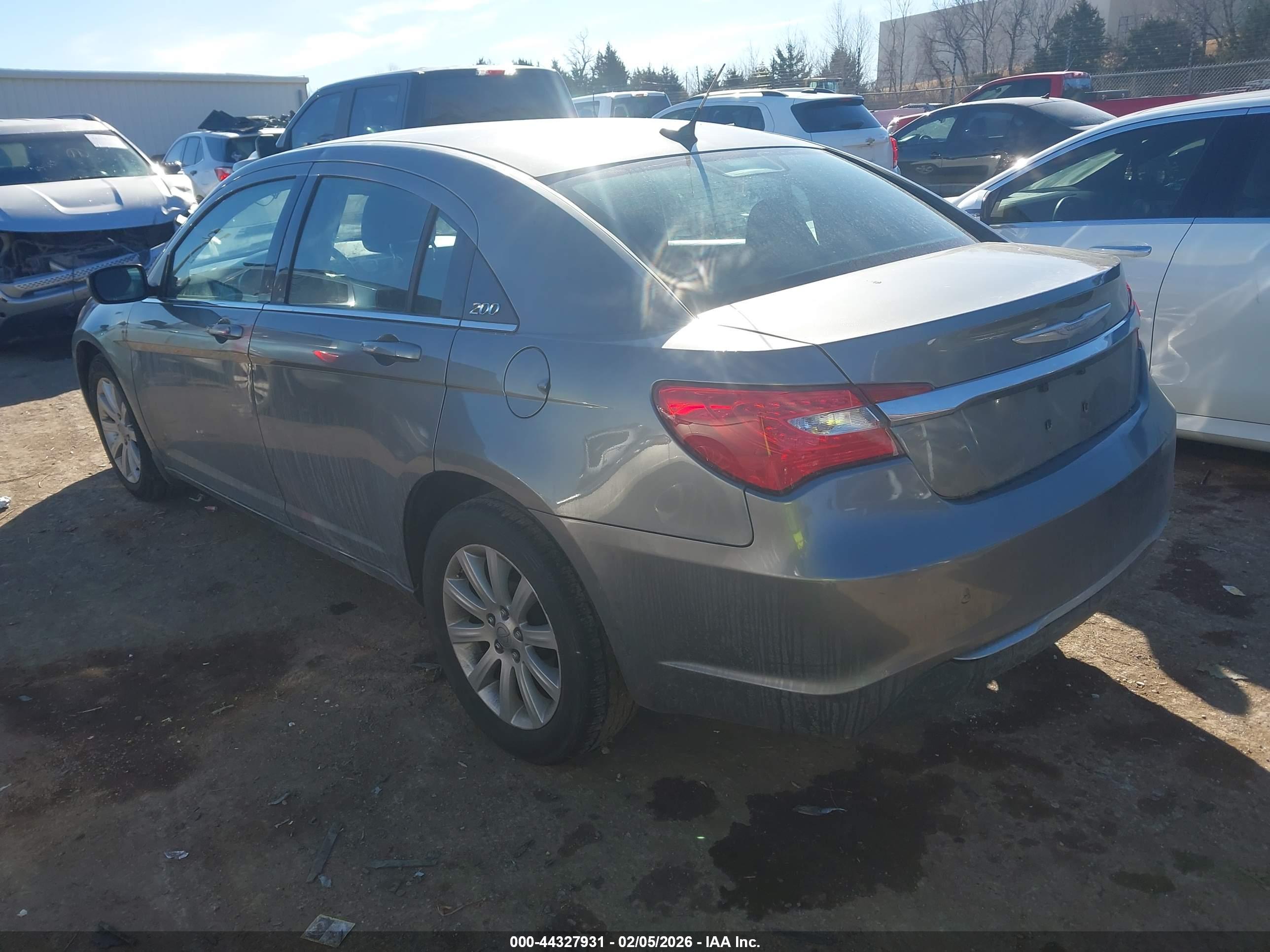 CHRYSLER 200 image 3