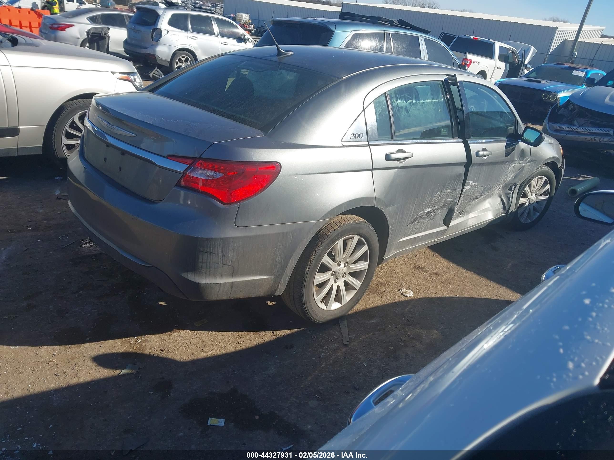 CHRYSLER 200 image 4