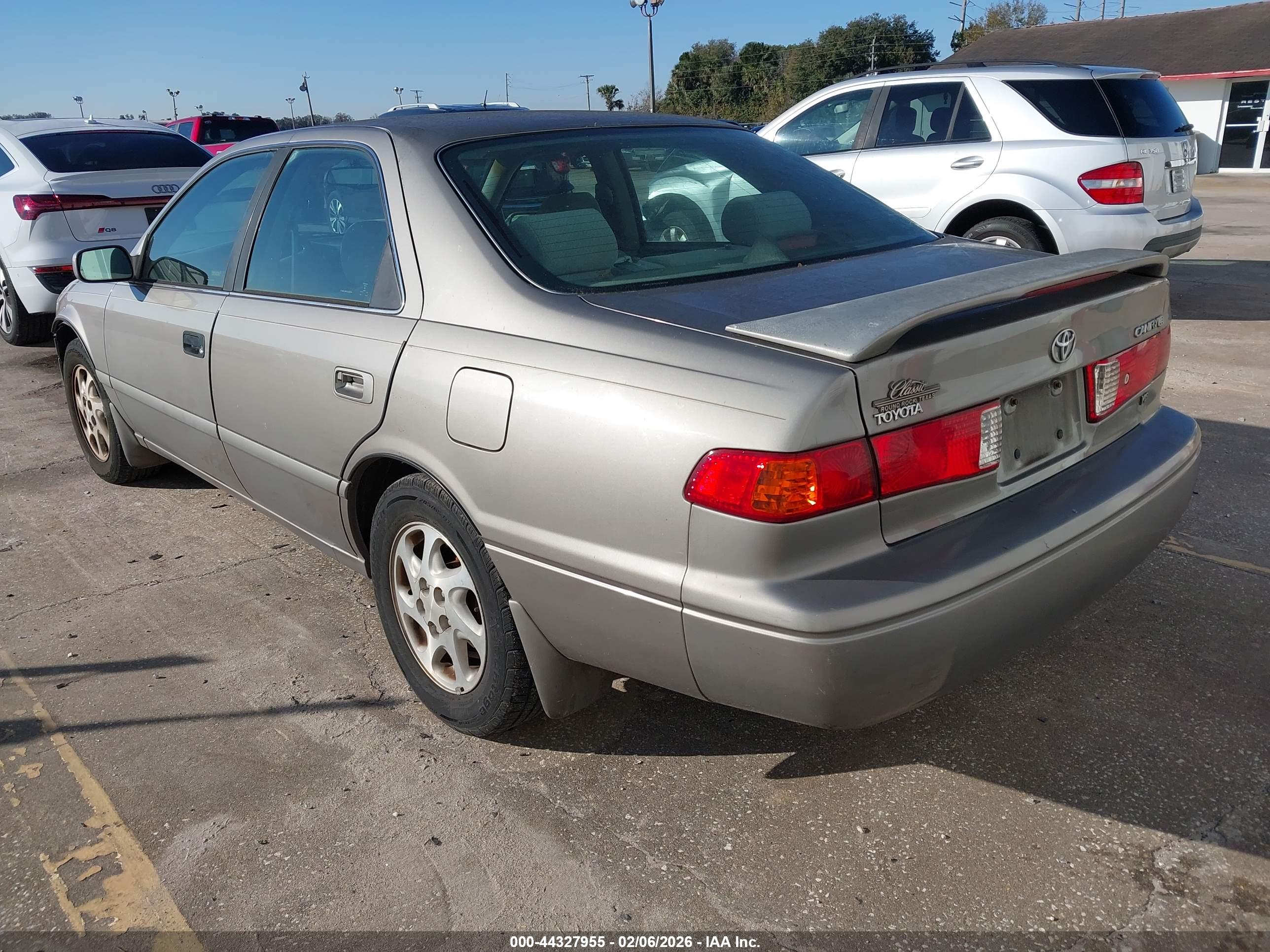 TOYOTA CAMRY image 3