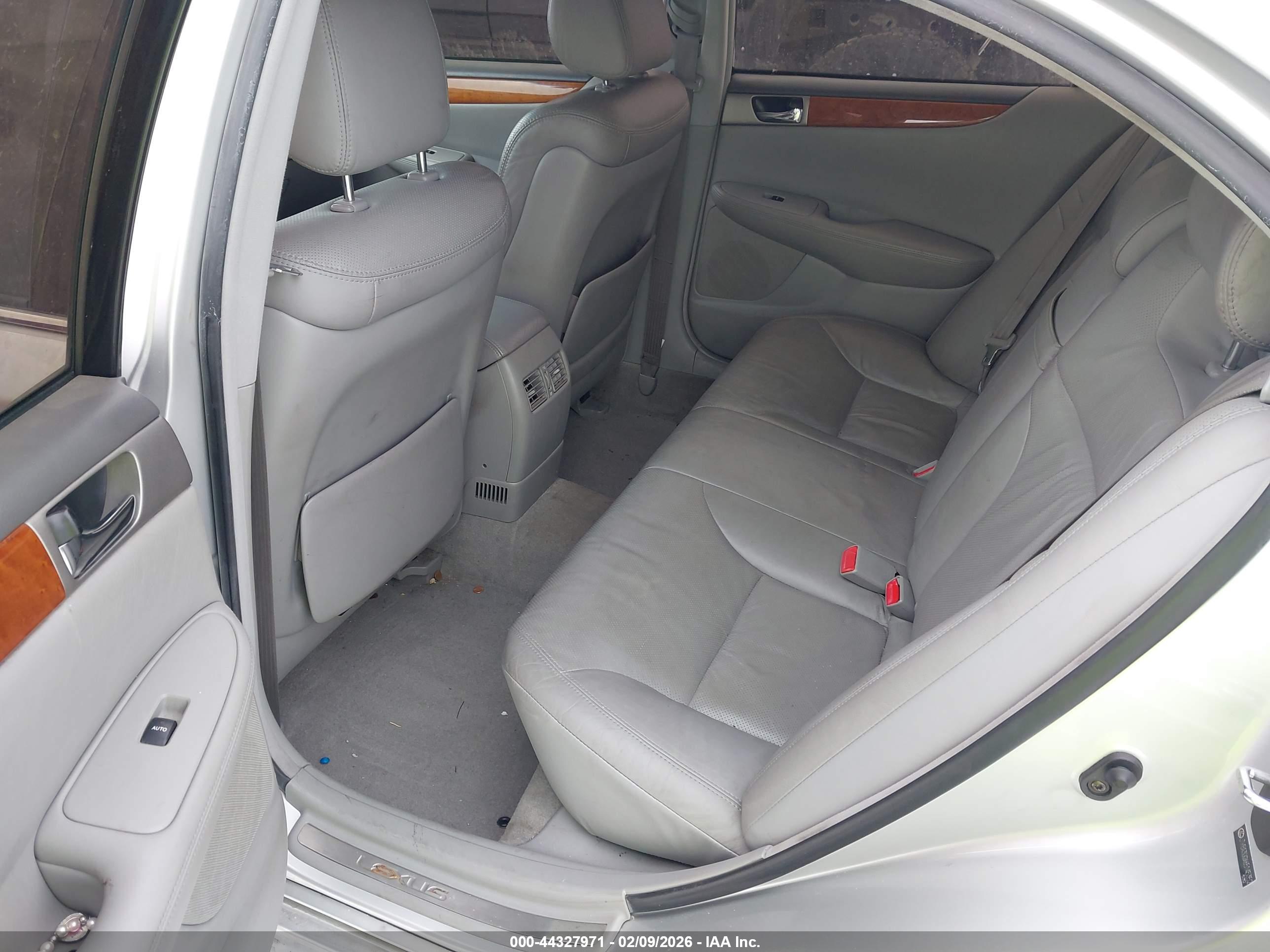LEXUS ES image 8