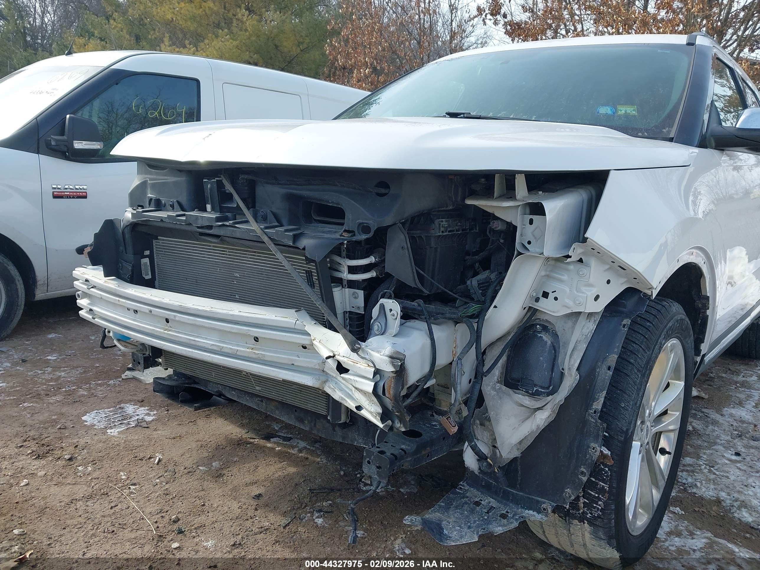 FORD EXPLORER image 6