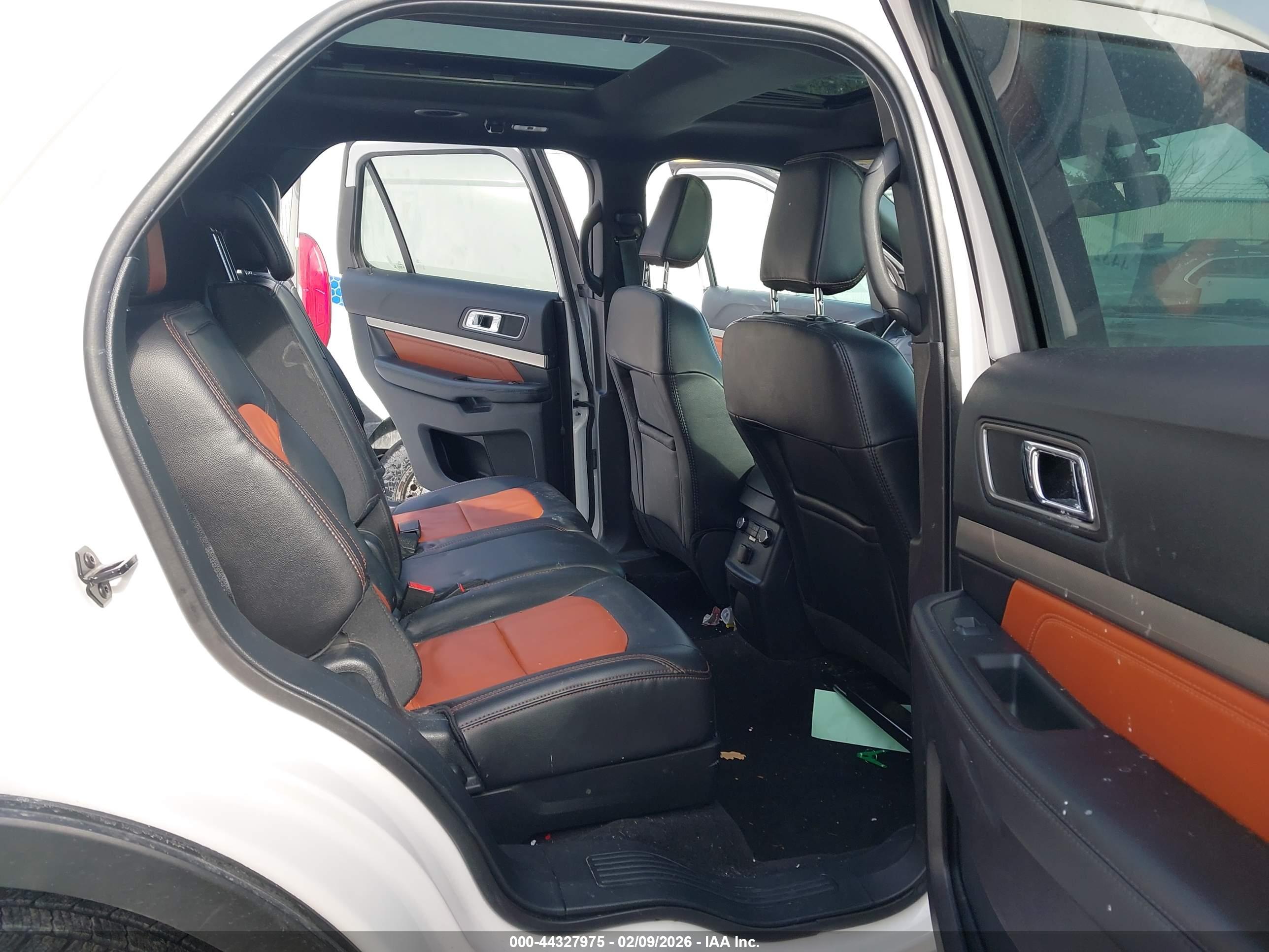 FORD EXPLORER image 8