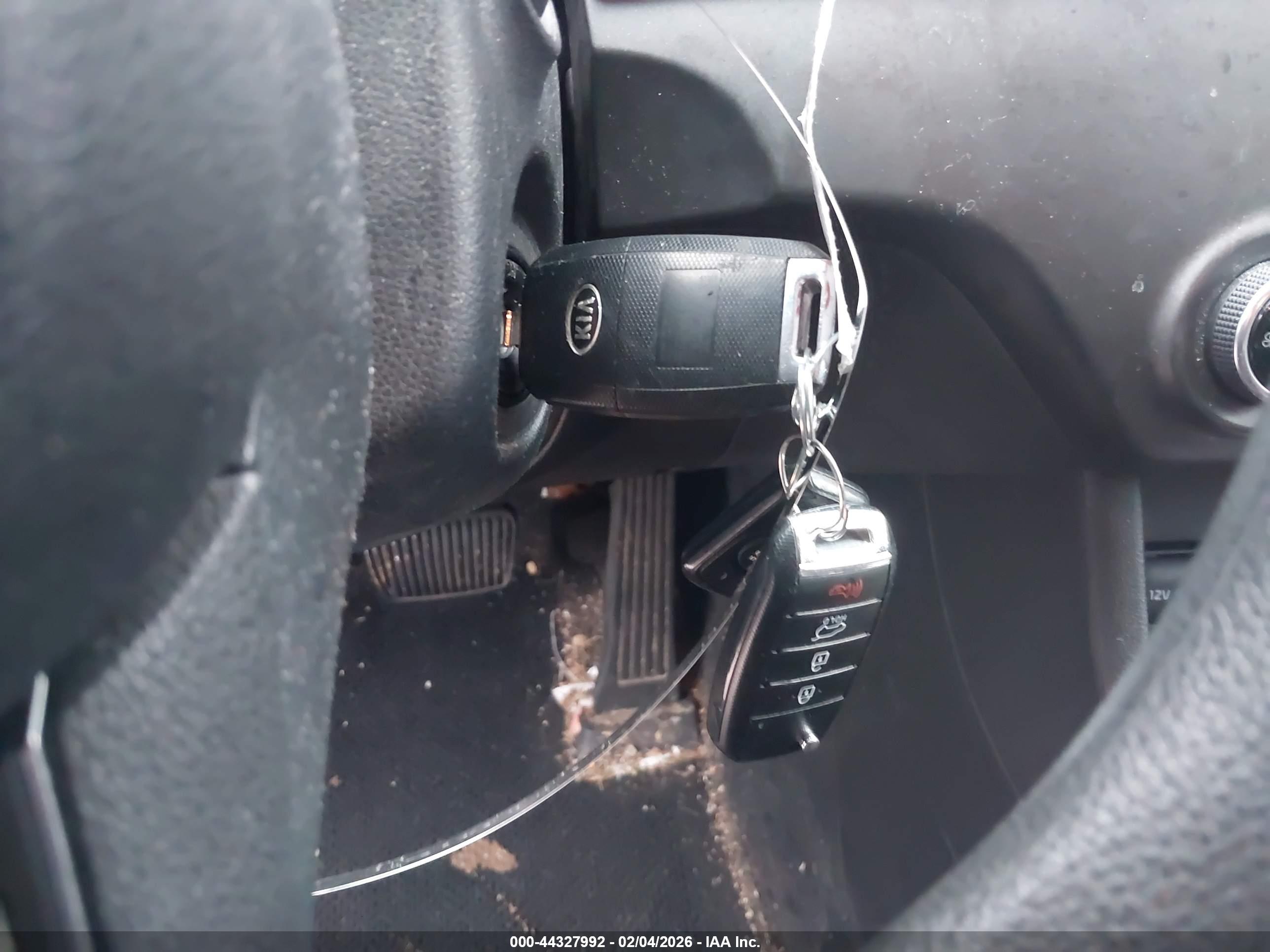 KIA SPORTAGE image 11