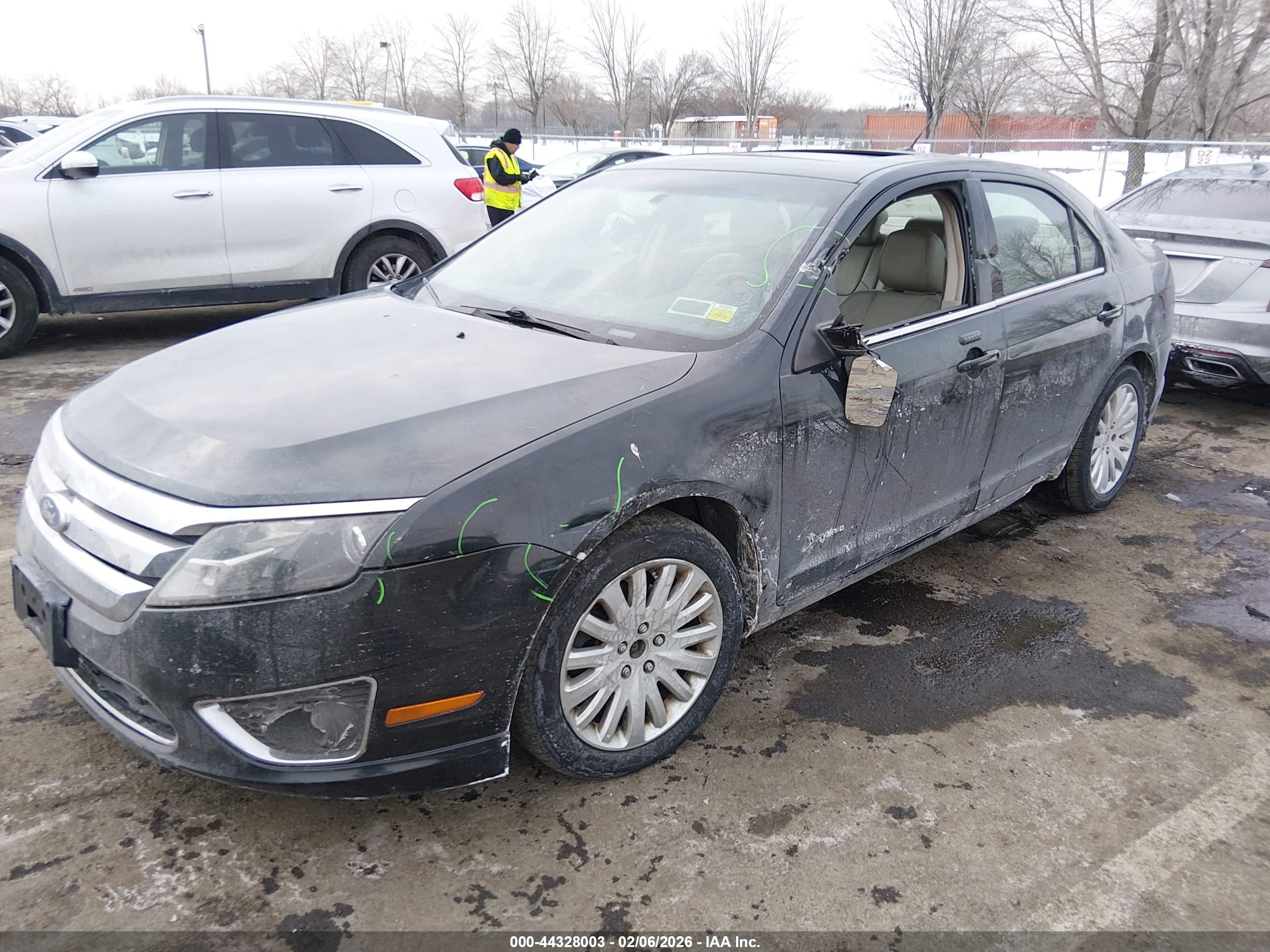 FORD FUSION image 2