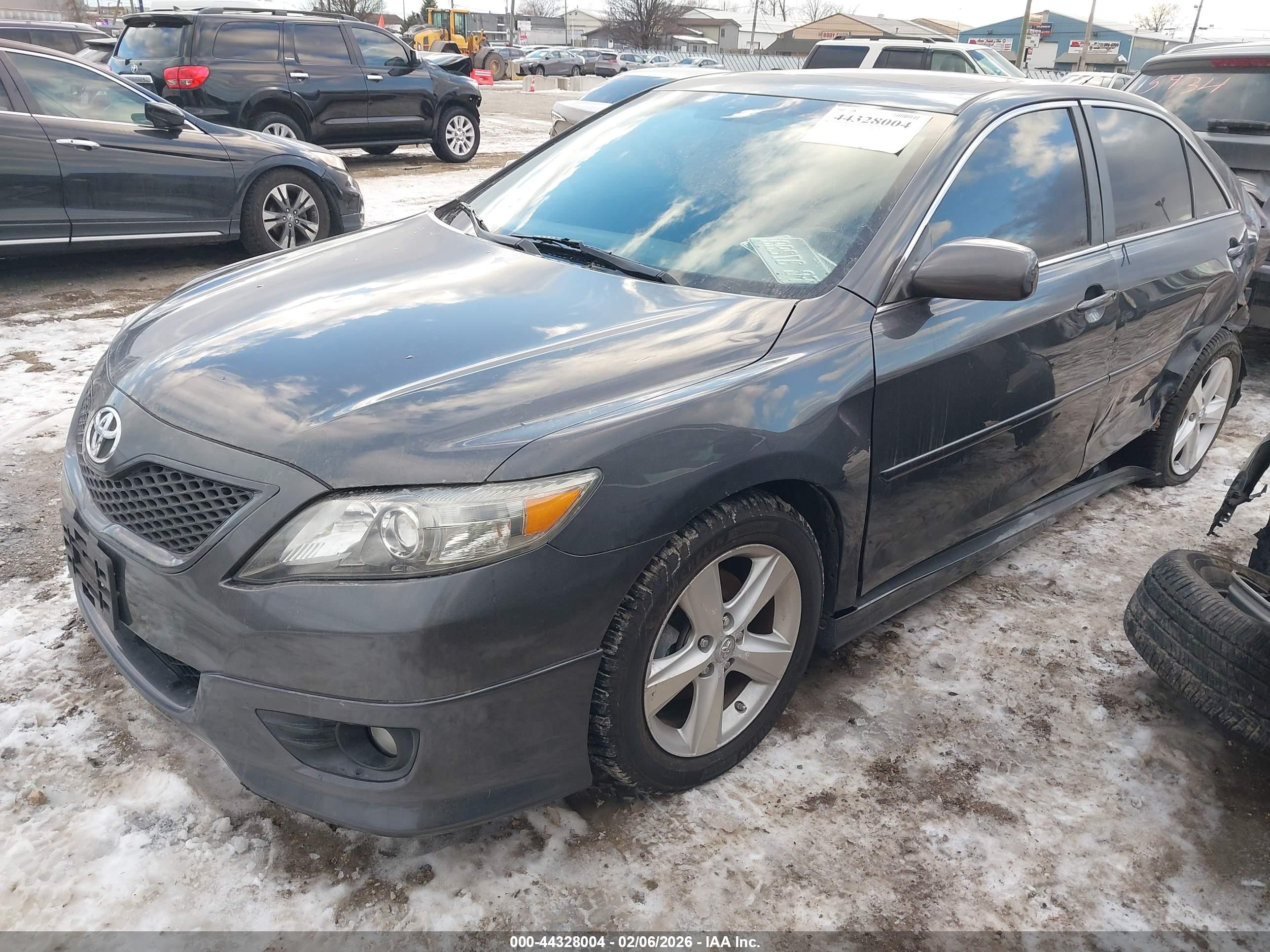 TOYOTA CAMRY image 2