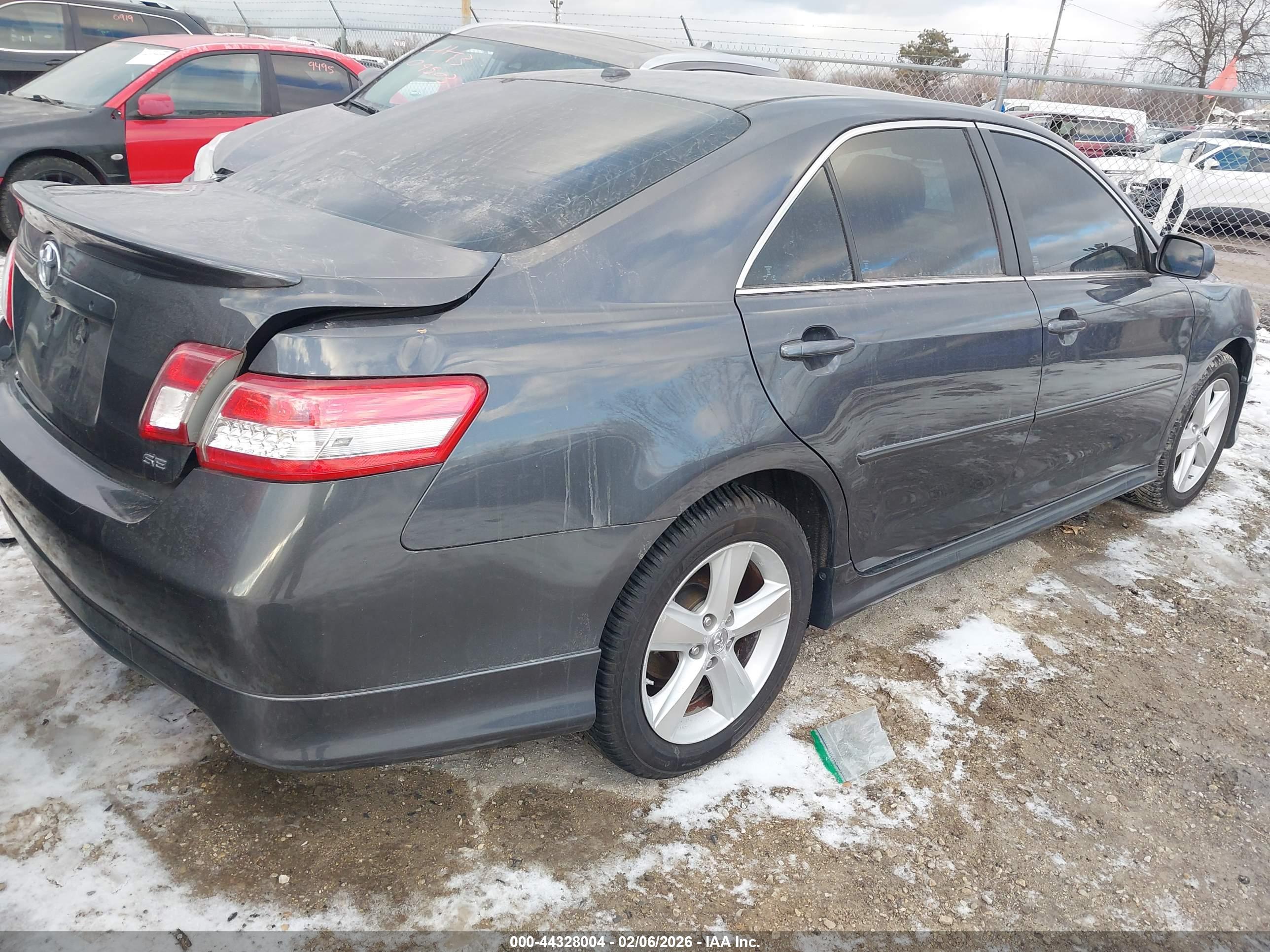 TOYOTA CAMRY image 4