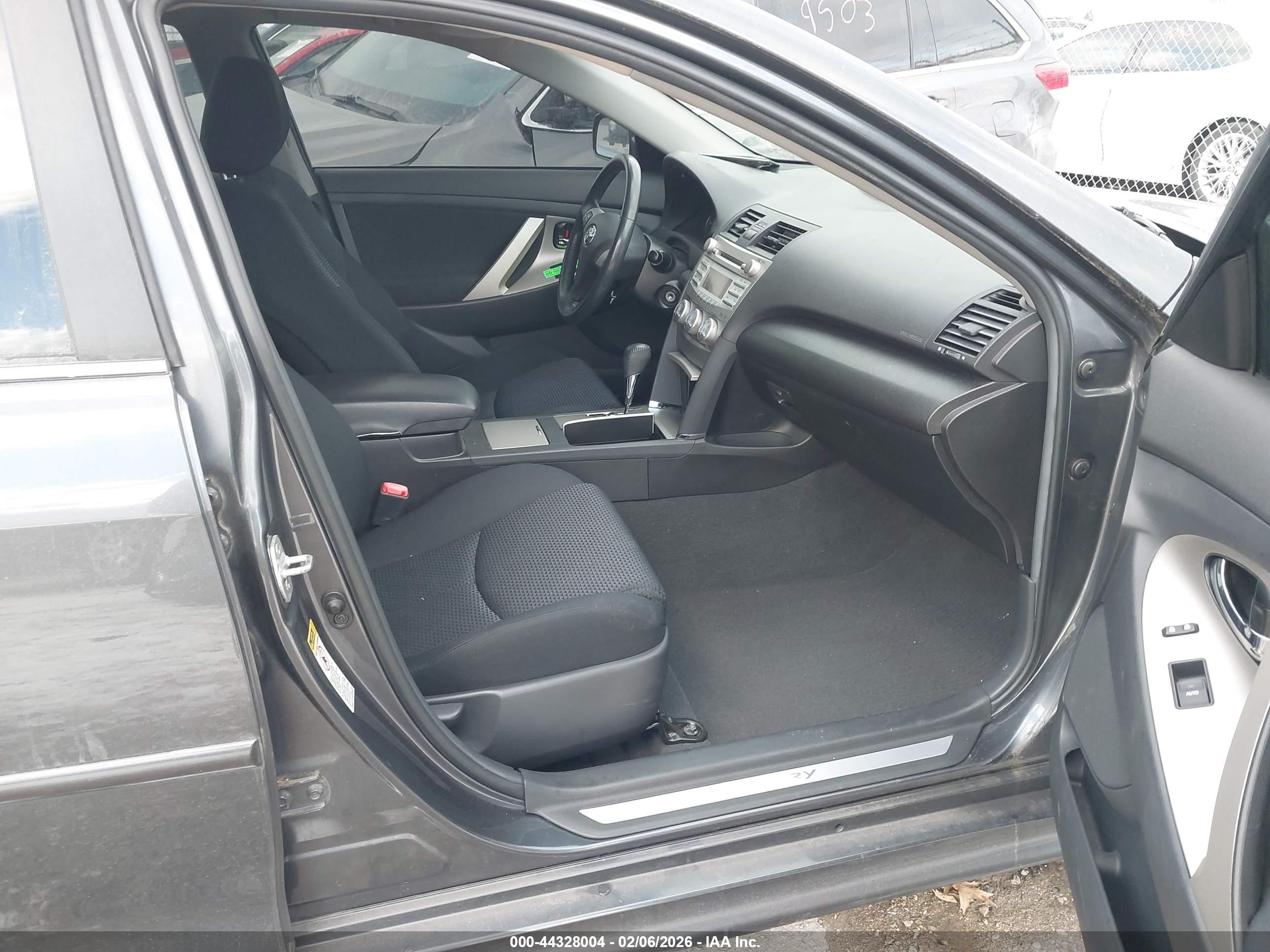 TOYOTA CAMRY image 5