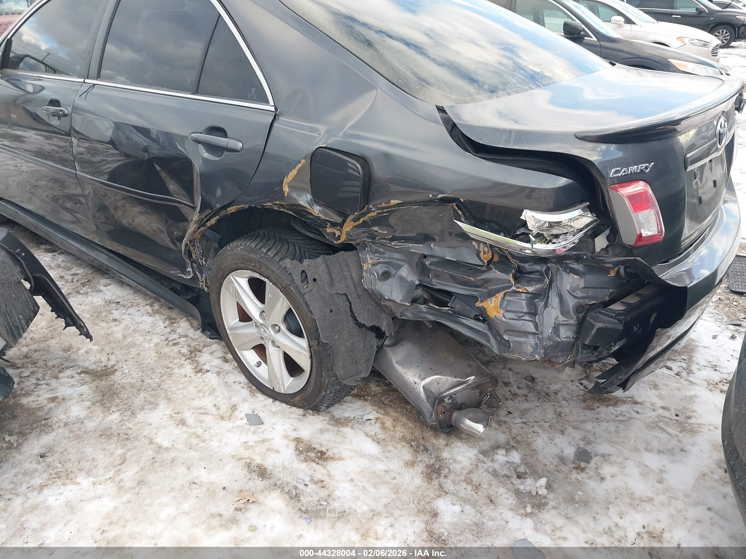 TOYOTA CAMRY image 6