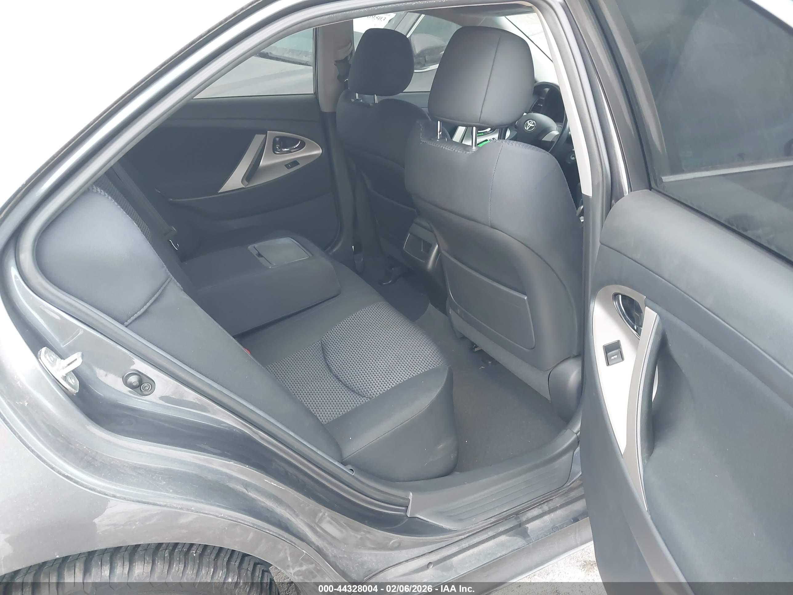 TOYOTA CAMRY image 8