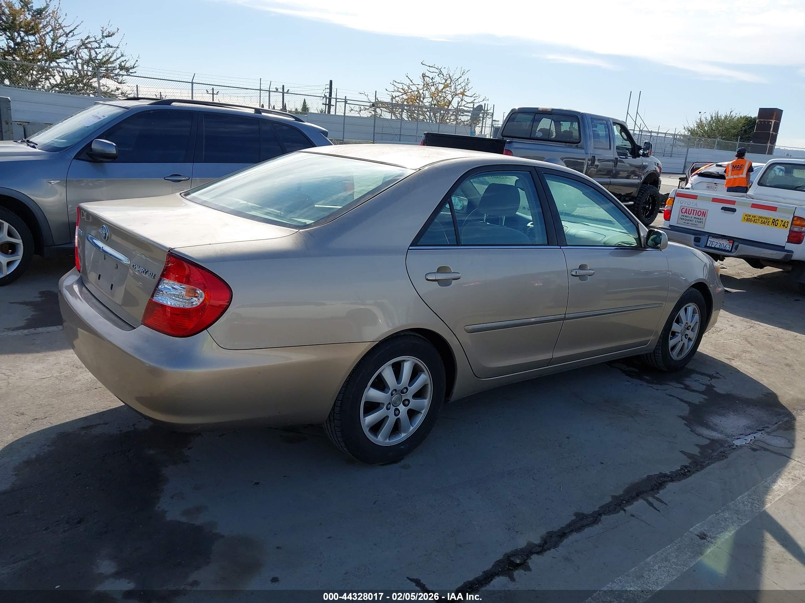TOYOTA CAMRY image 4