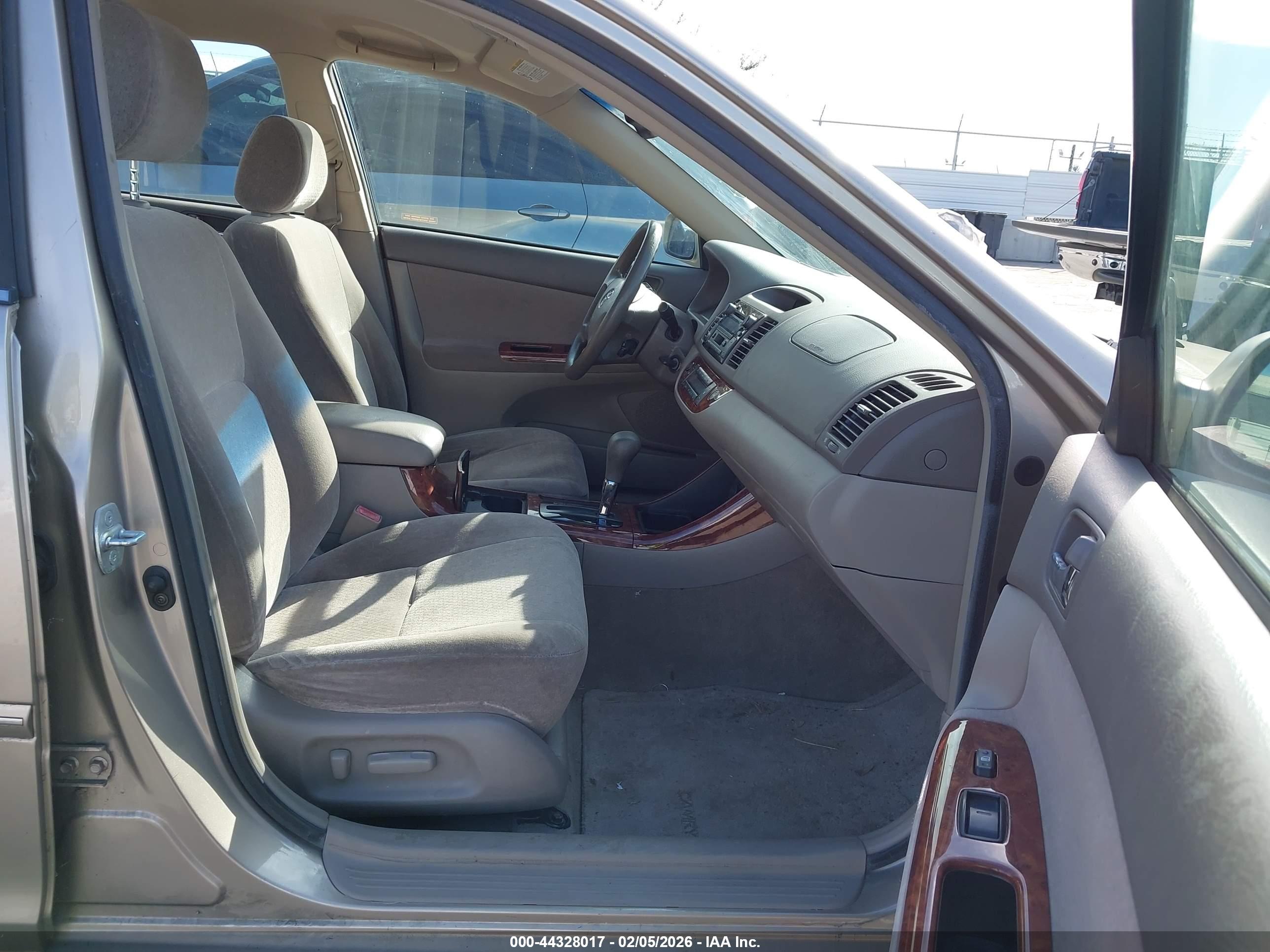 TOYOTA CAMRY image 5