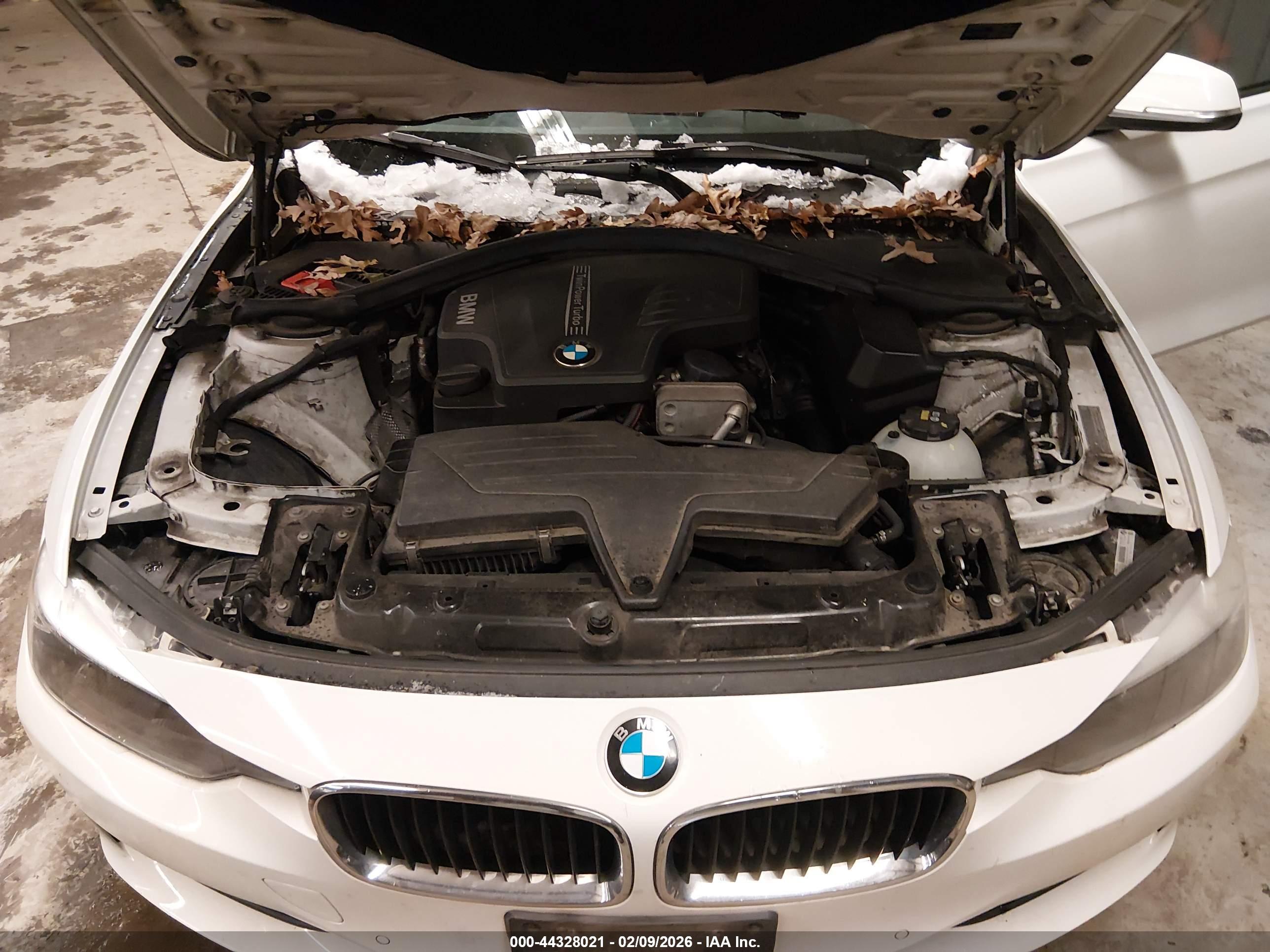 BMW 320I image 10