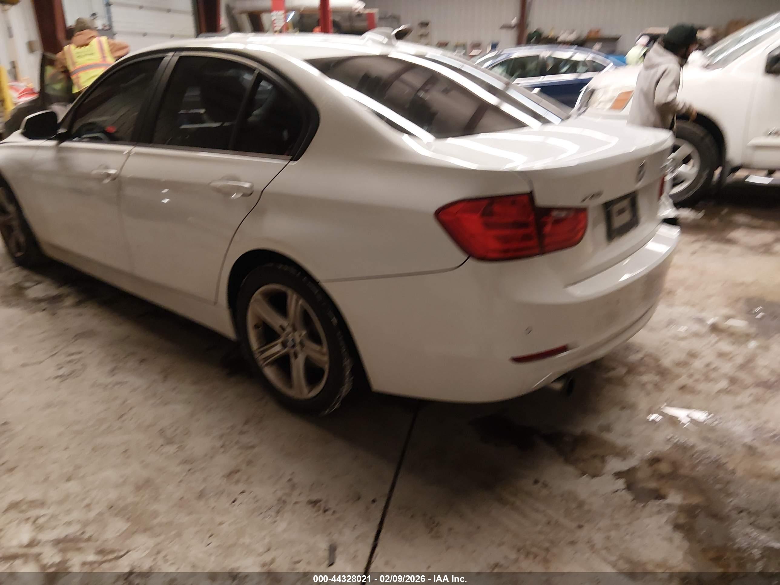 BMW 320I image 3
