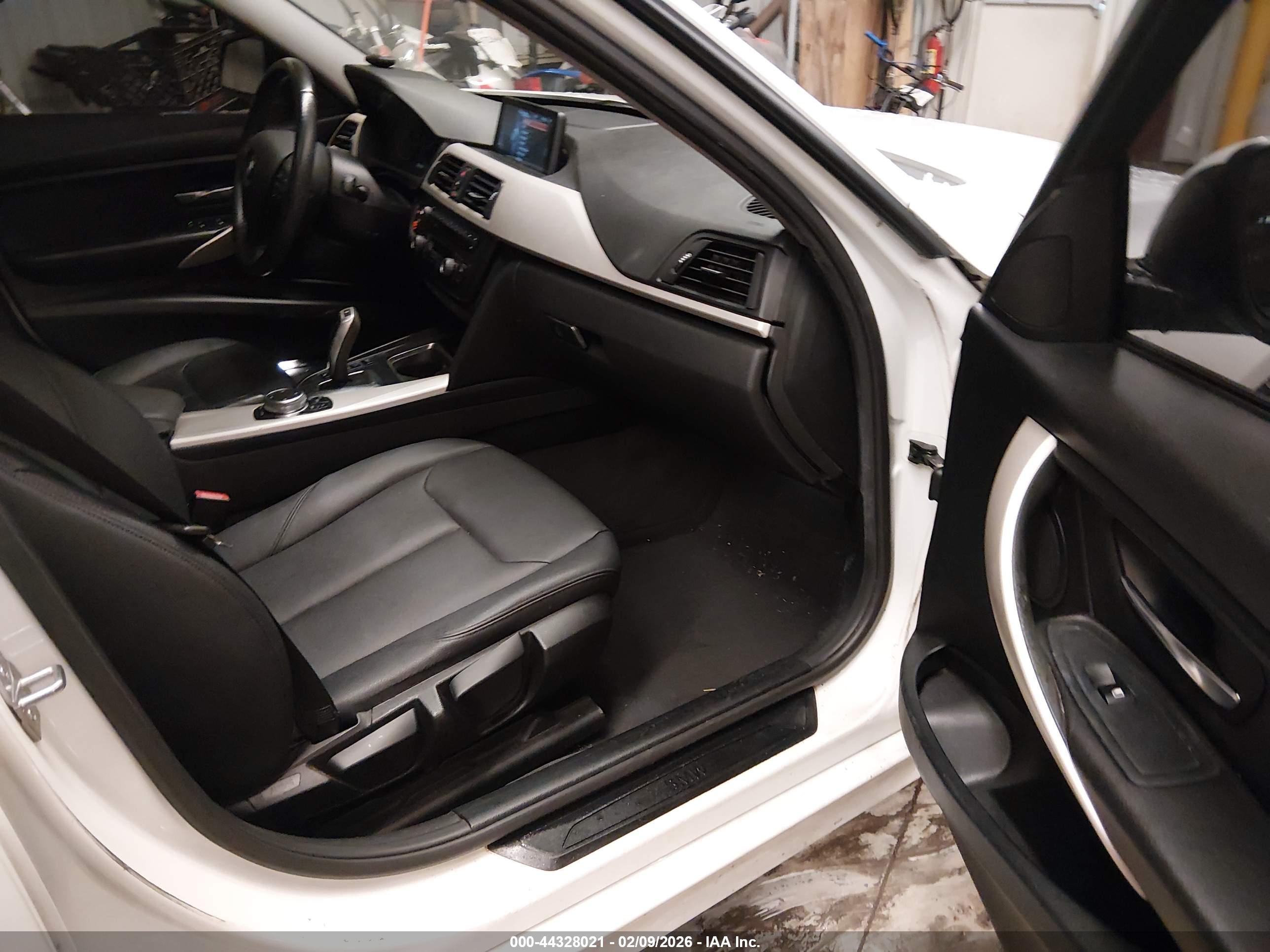 BMW 320I image 5