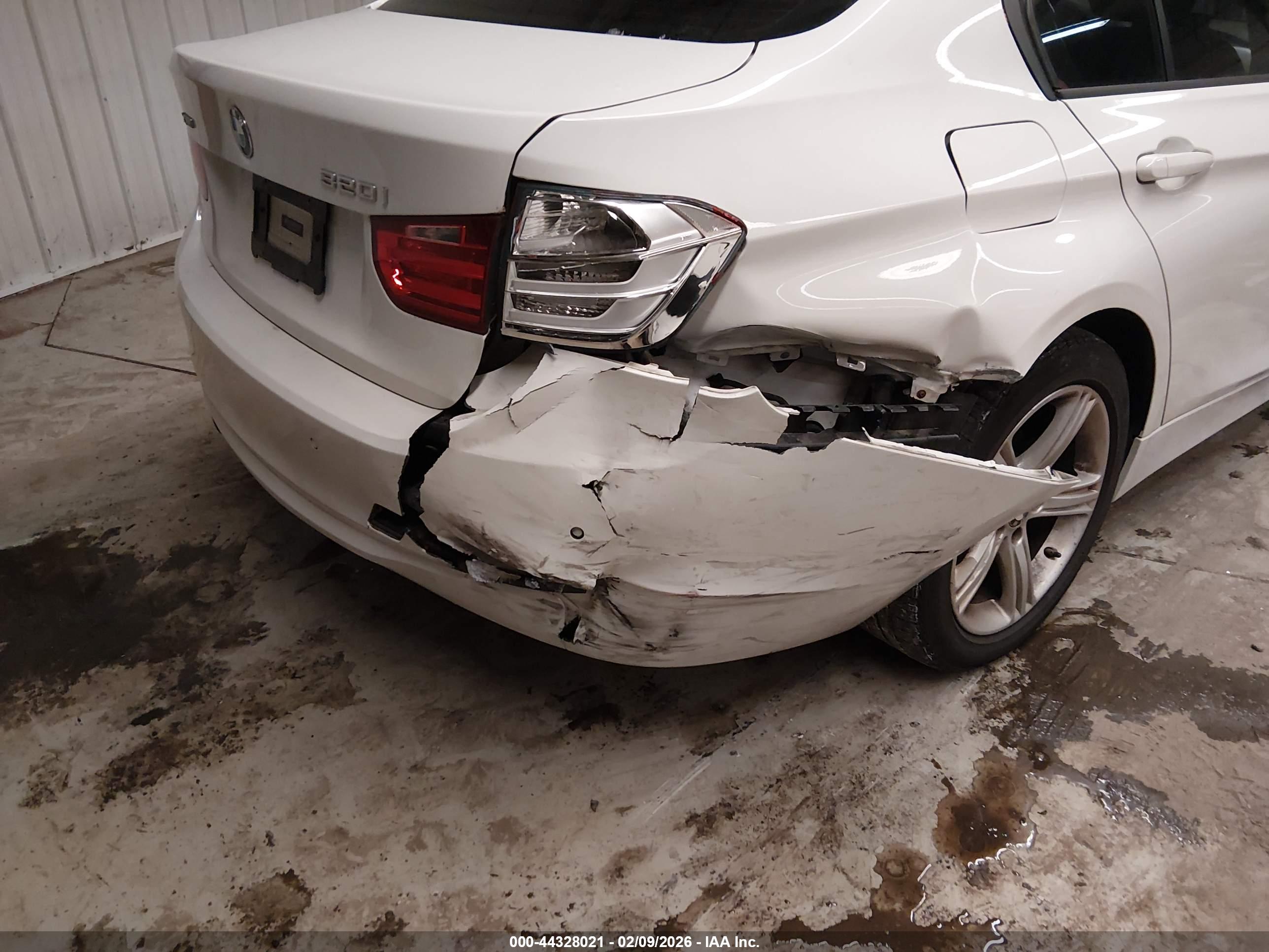 BMW 320I image 6