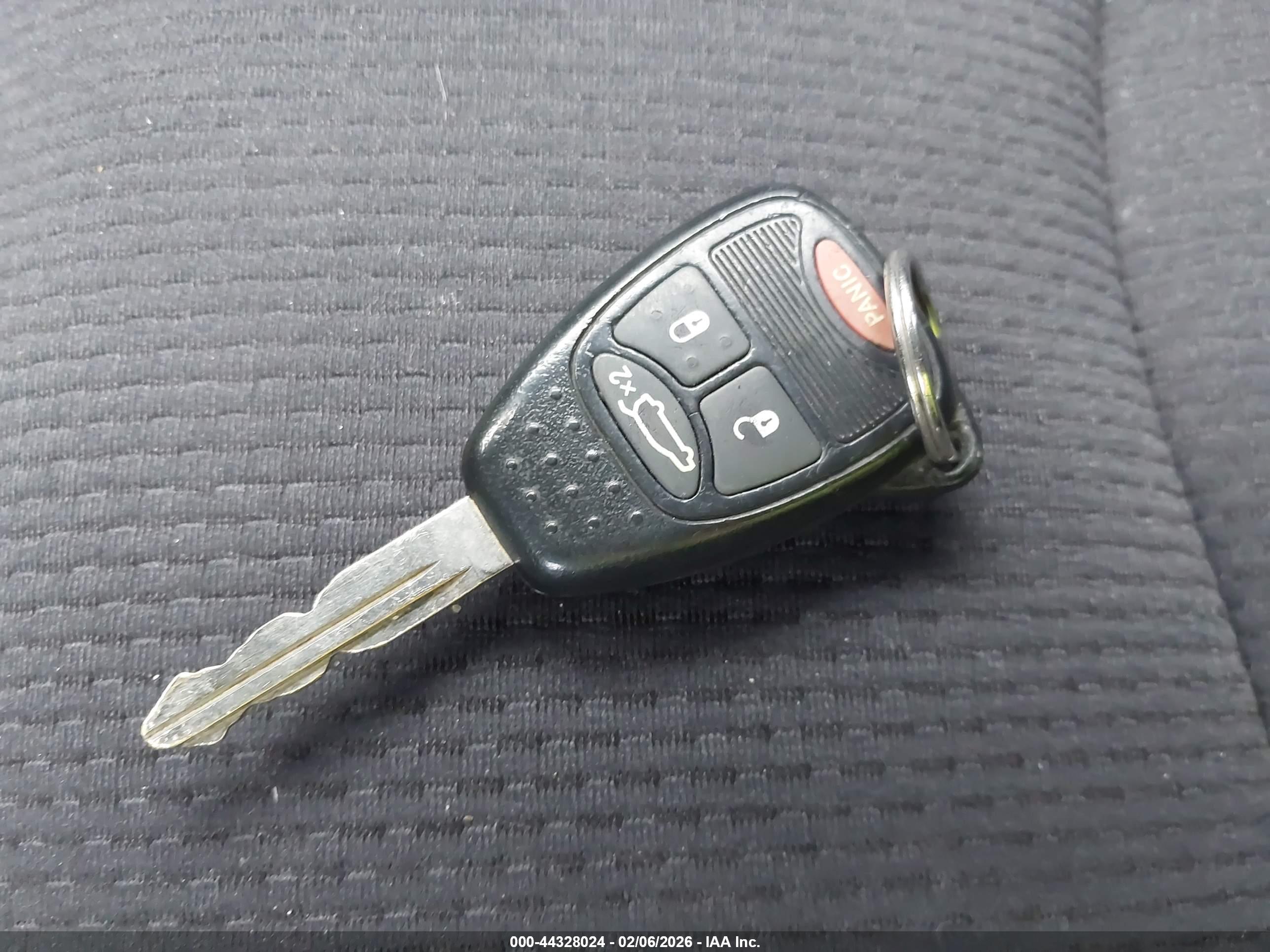 CHRYSLER 200 image 11