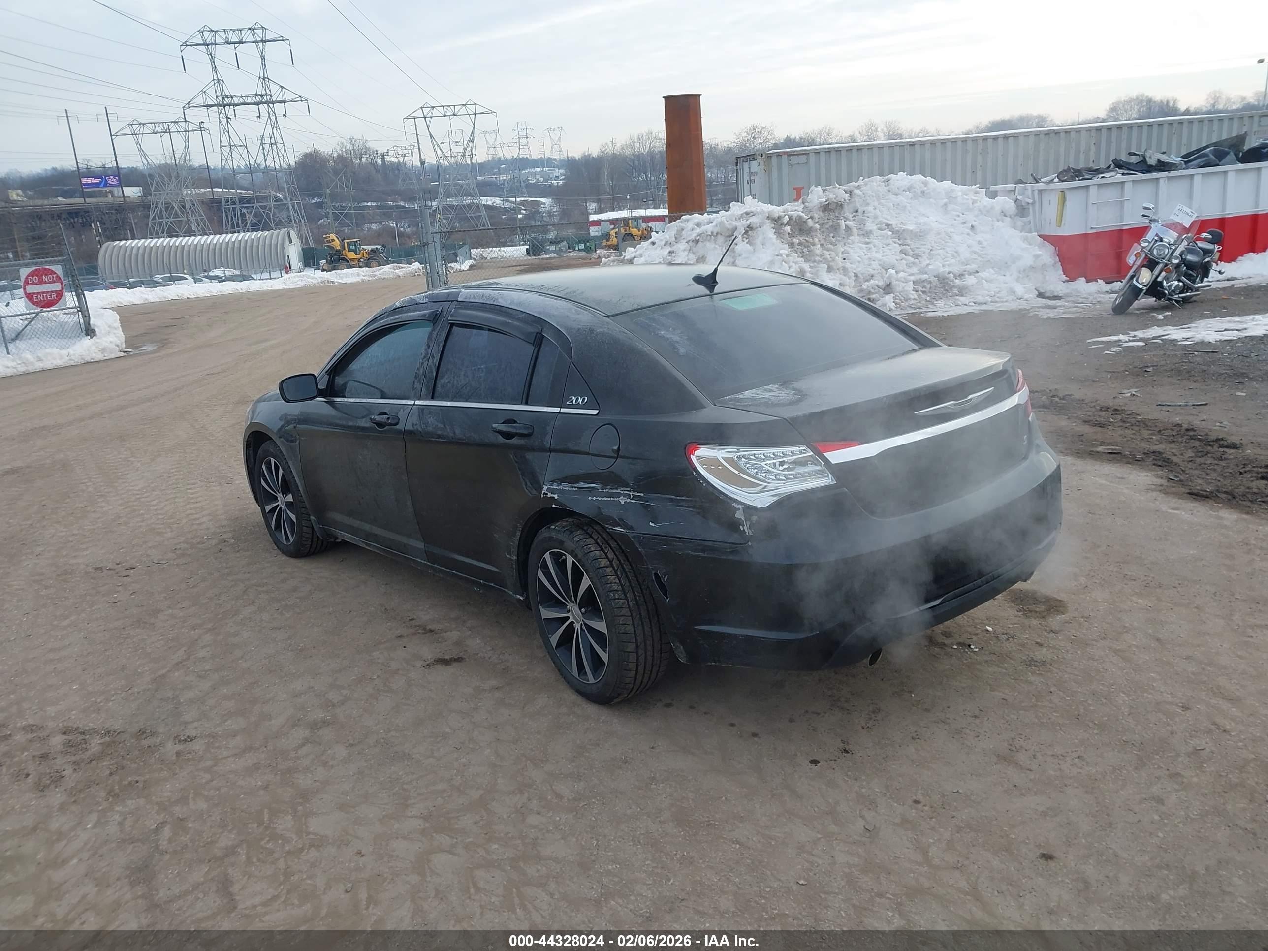 CHRYSLER 200 image 3