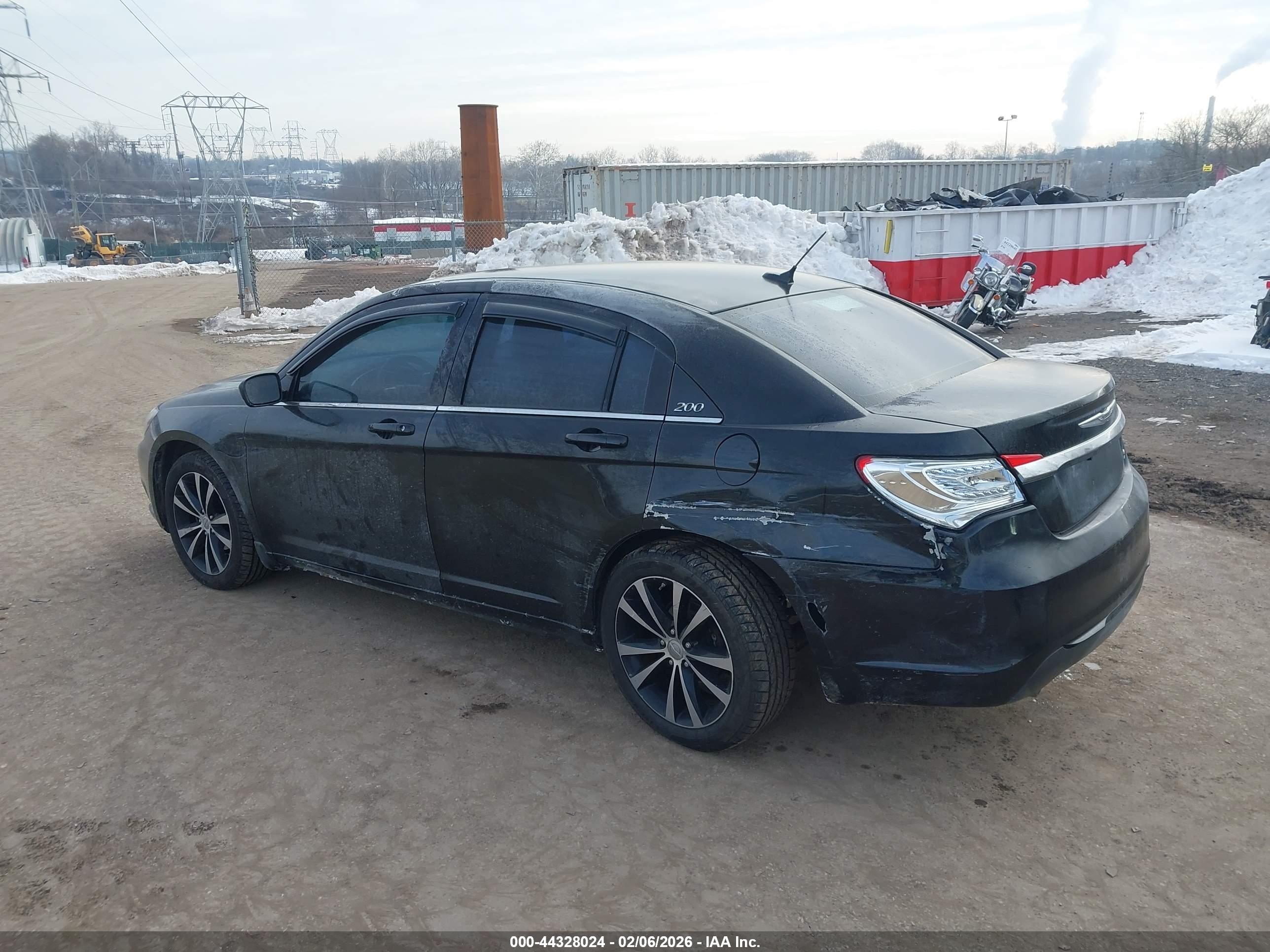 CHRYSLER 200 image 6
