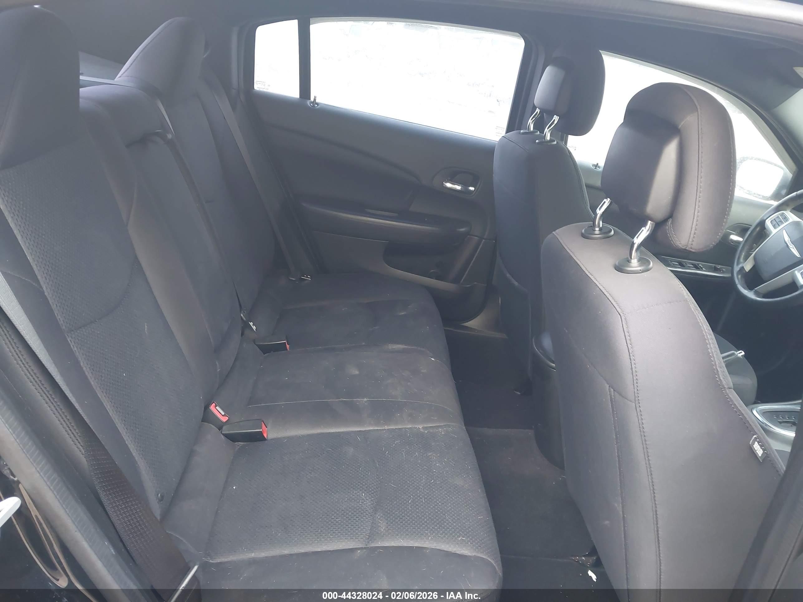 CHRYSLER 200 image 8
