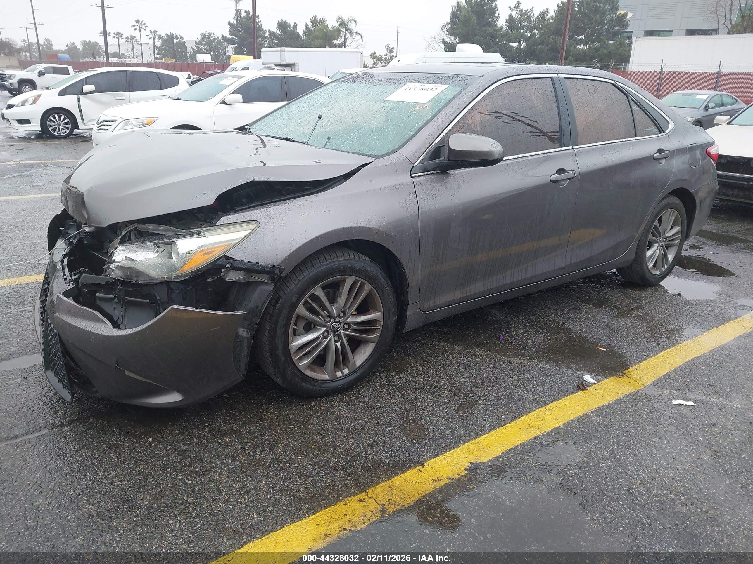 TOYOTA CAMRY image 2