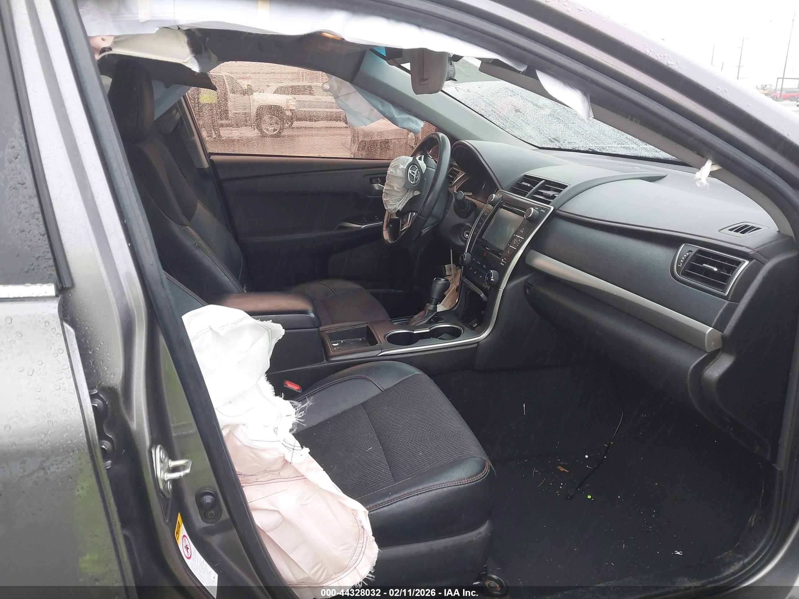 TOYOTA CAMRY image 5