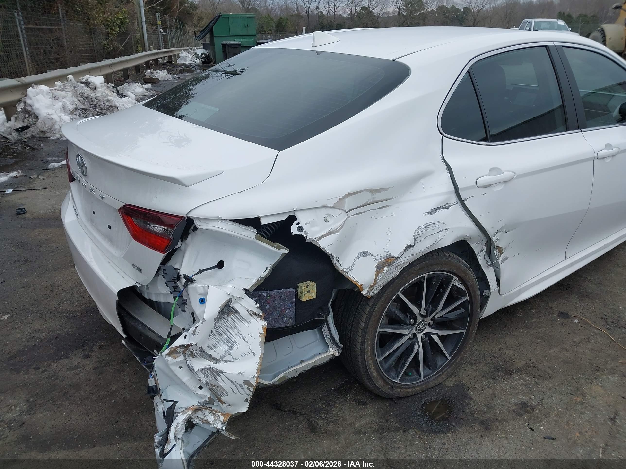 TOYOTA CAMRY image 6