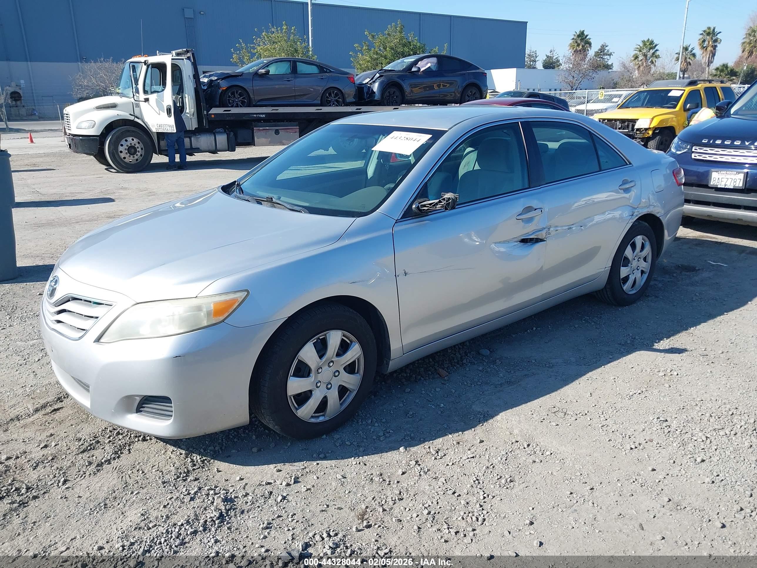TOYOTA CAMRY image 2