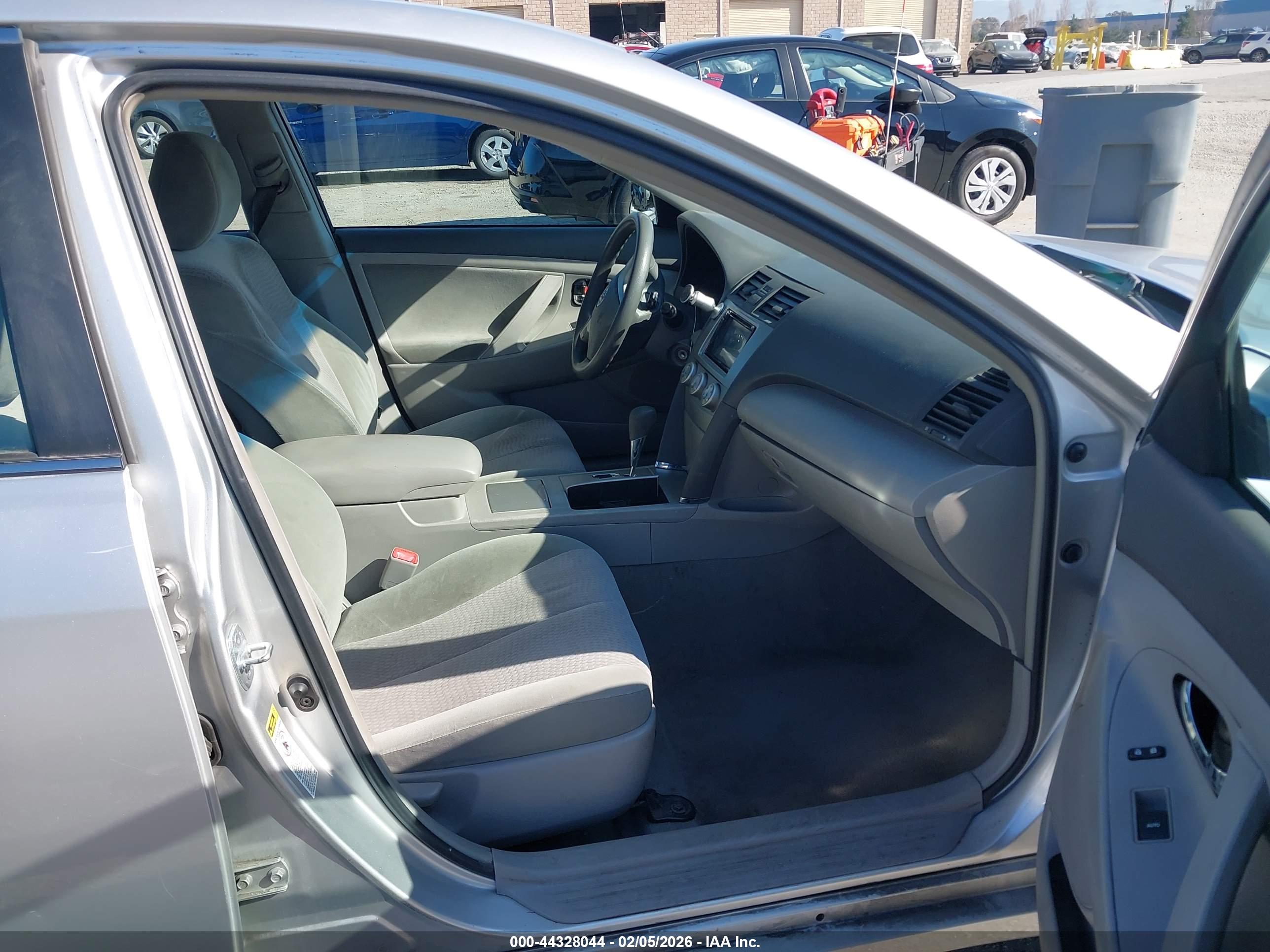 TOYOTA CAMRY image 5