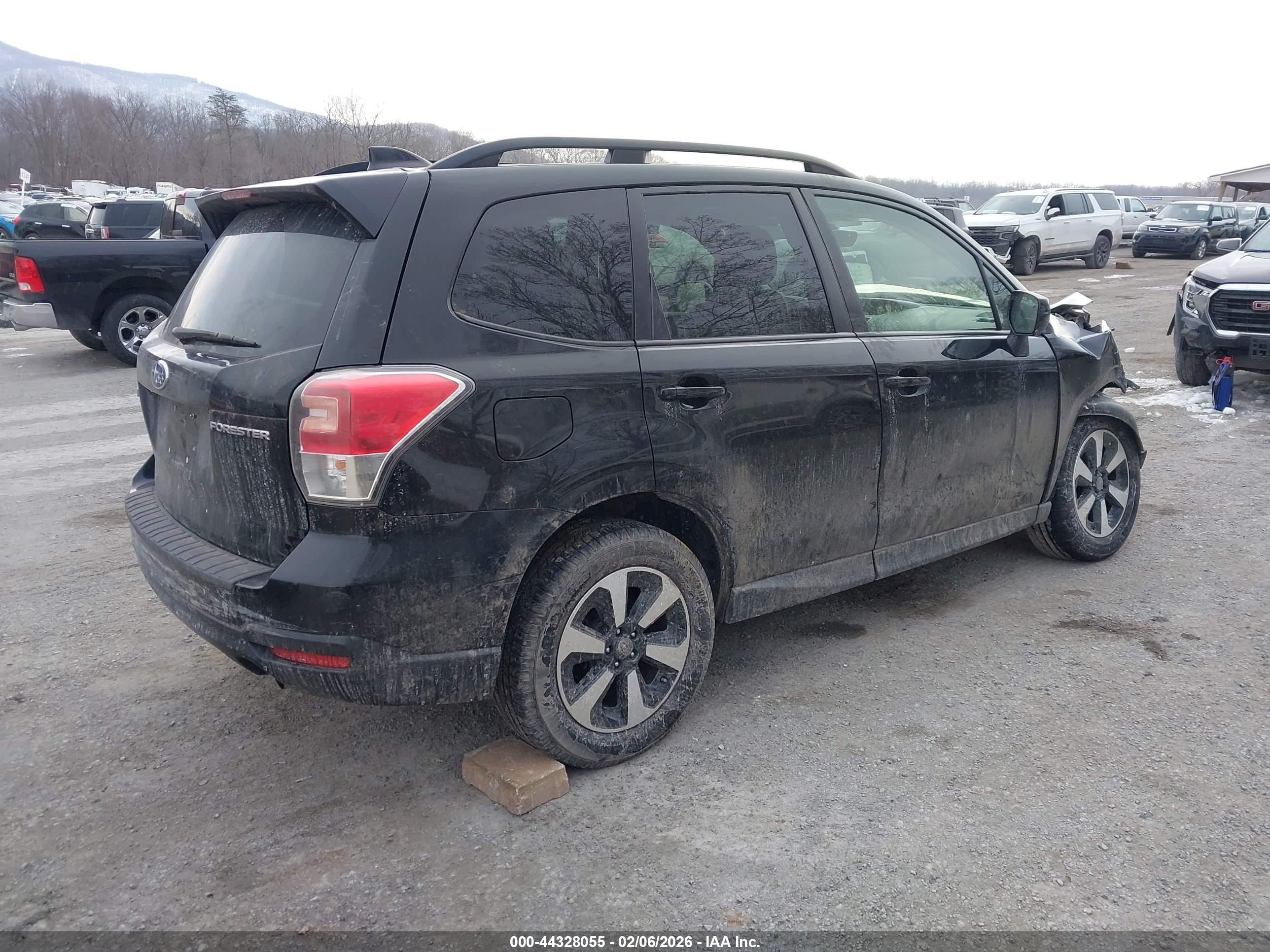 SUBARU FORESTER image 4
