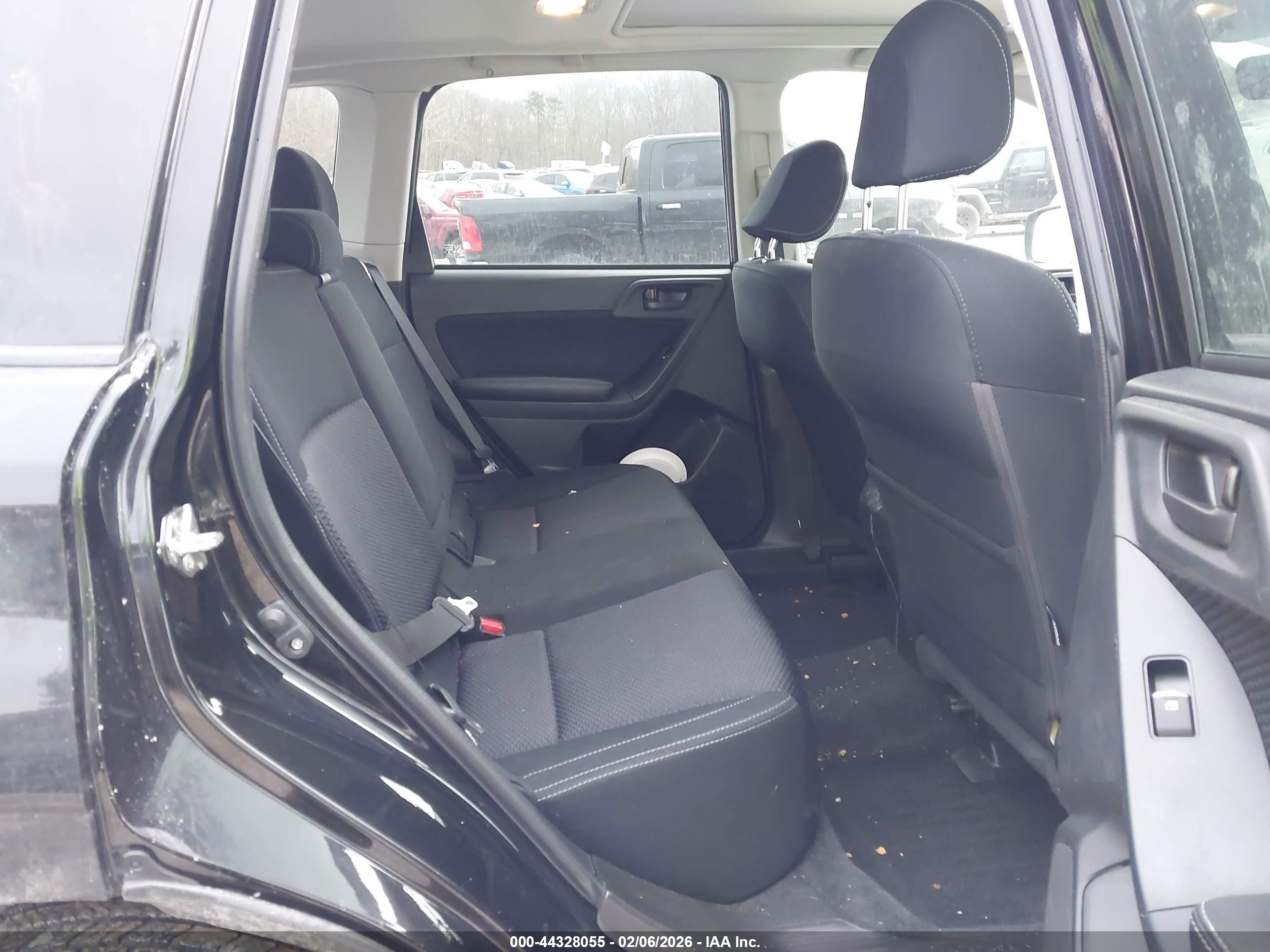 SUBARU FORESTER image 8