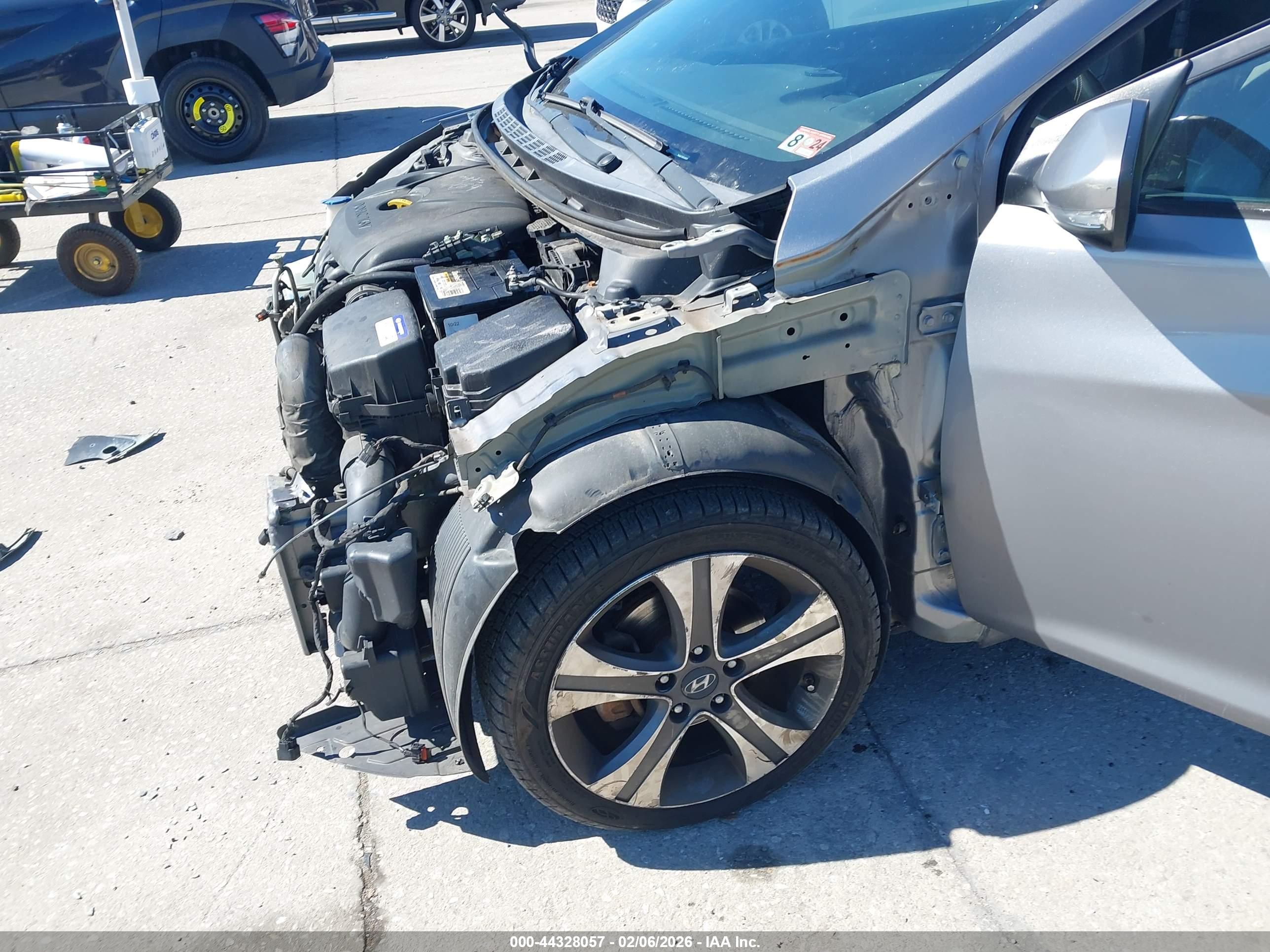 HYUNDAI ELANTRA image 6