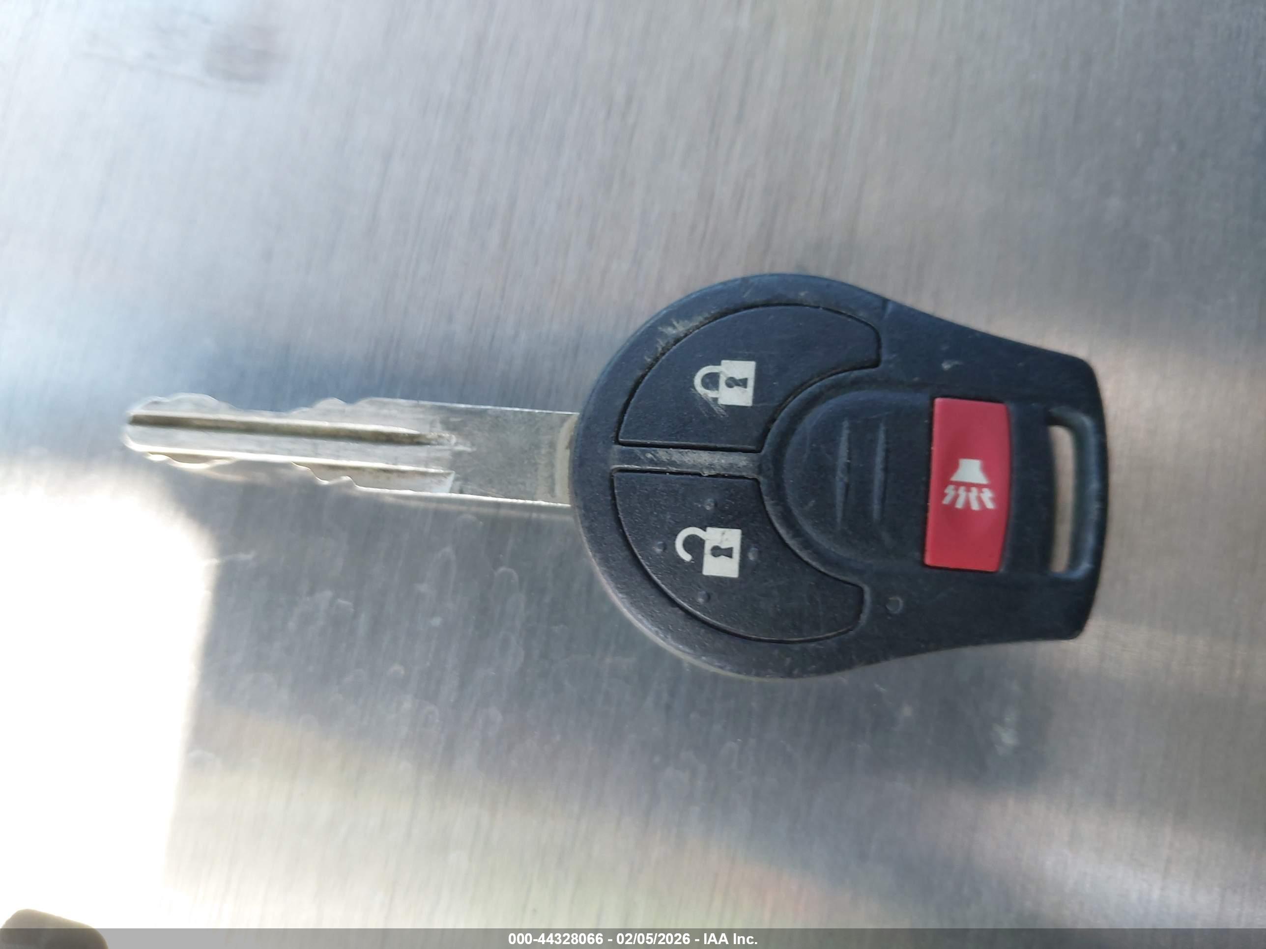 NISSAN VERSA image 11
