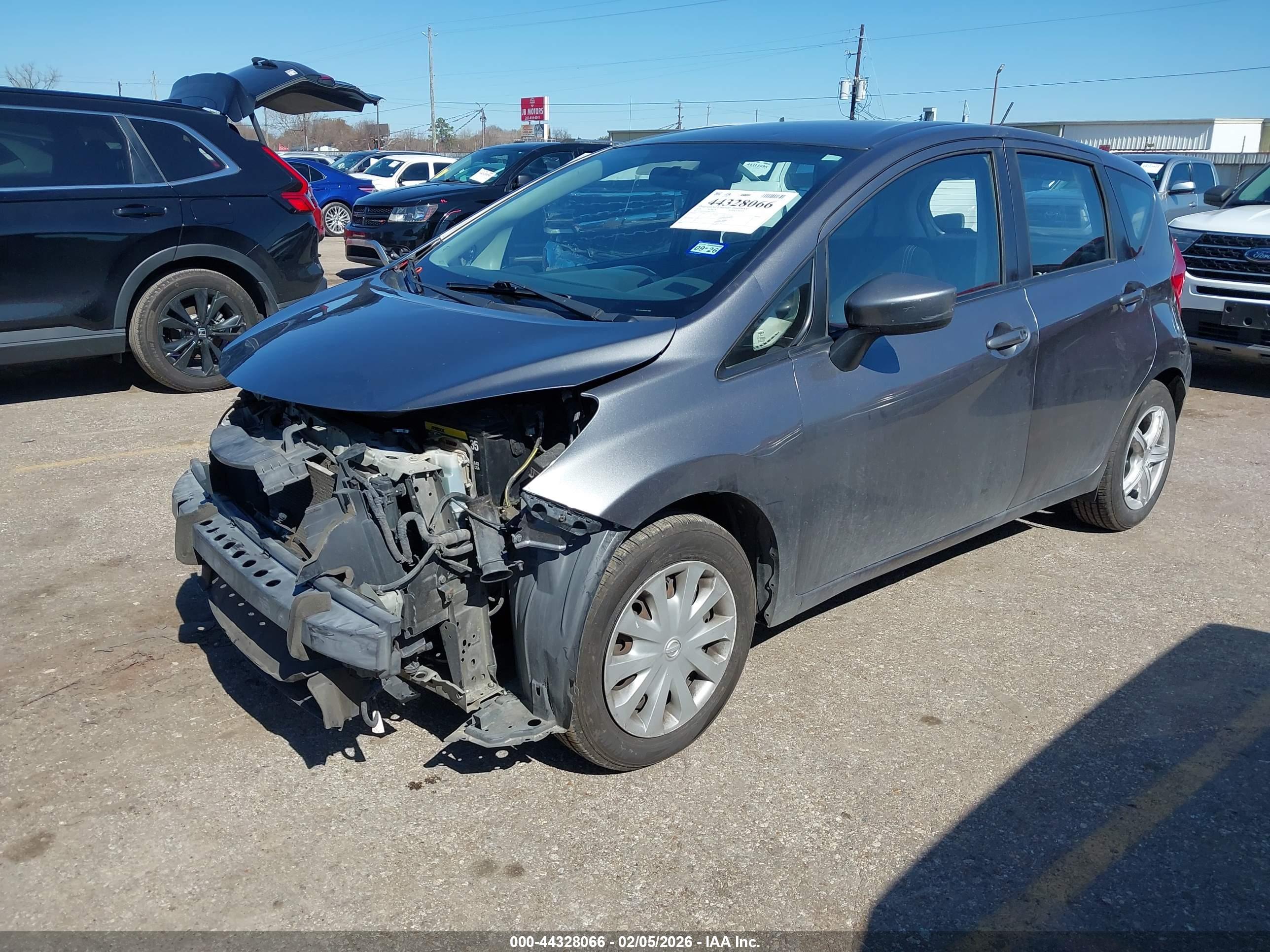 NISSAN VERSA image 2