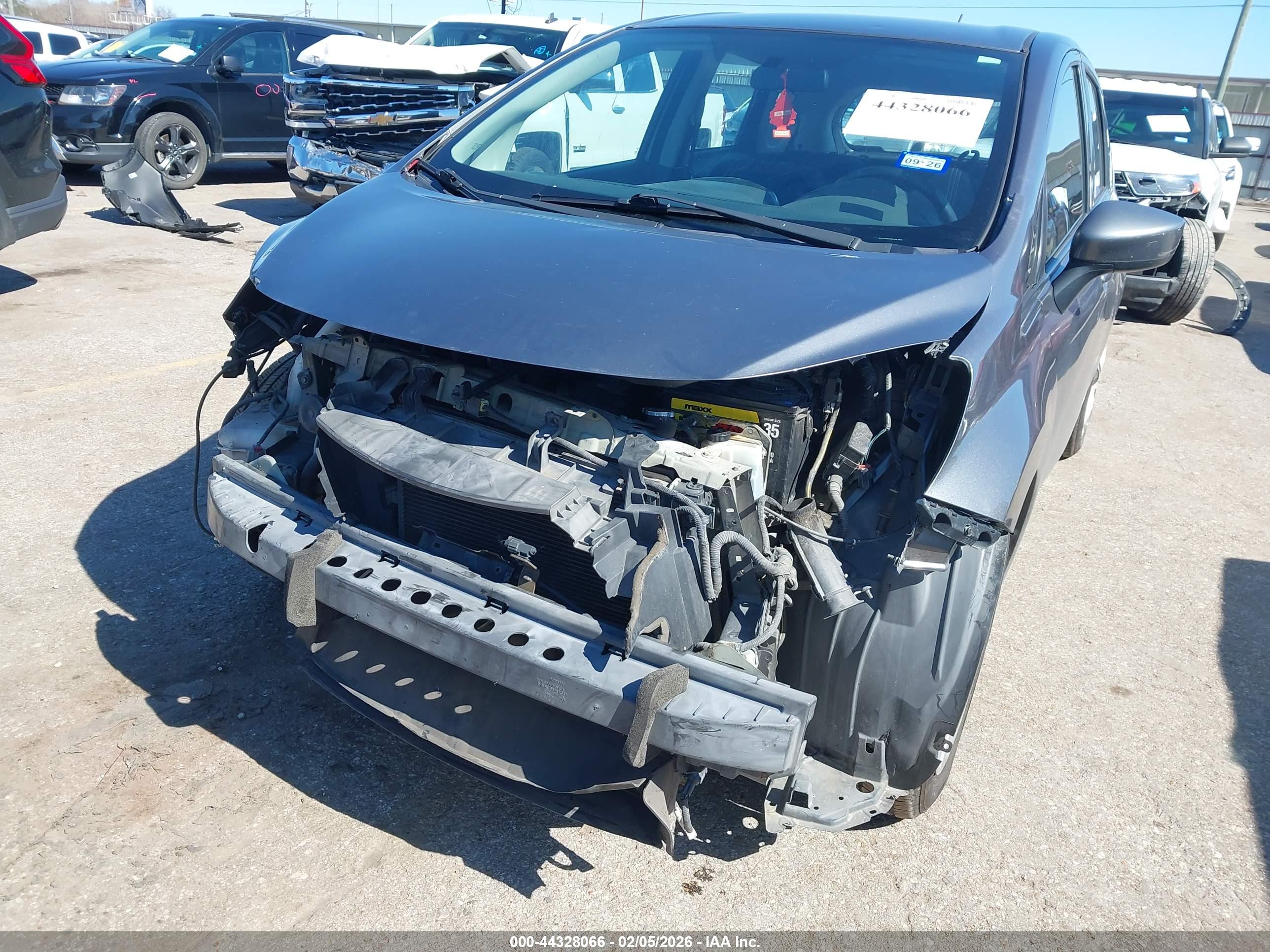 NISSAN VERSA image 6