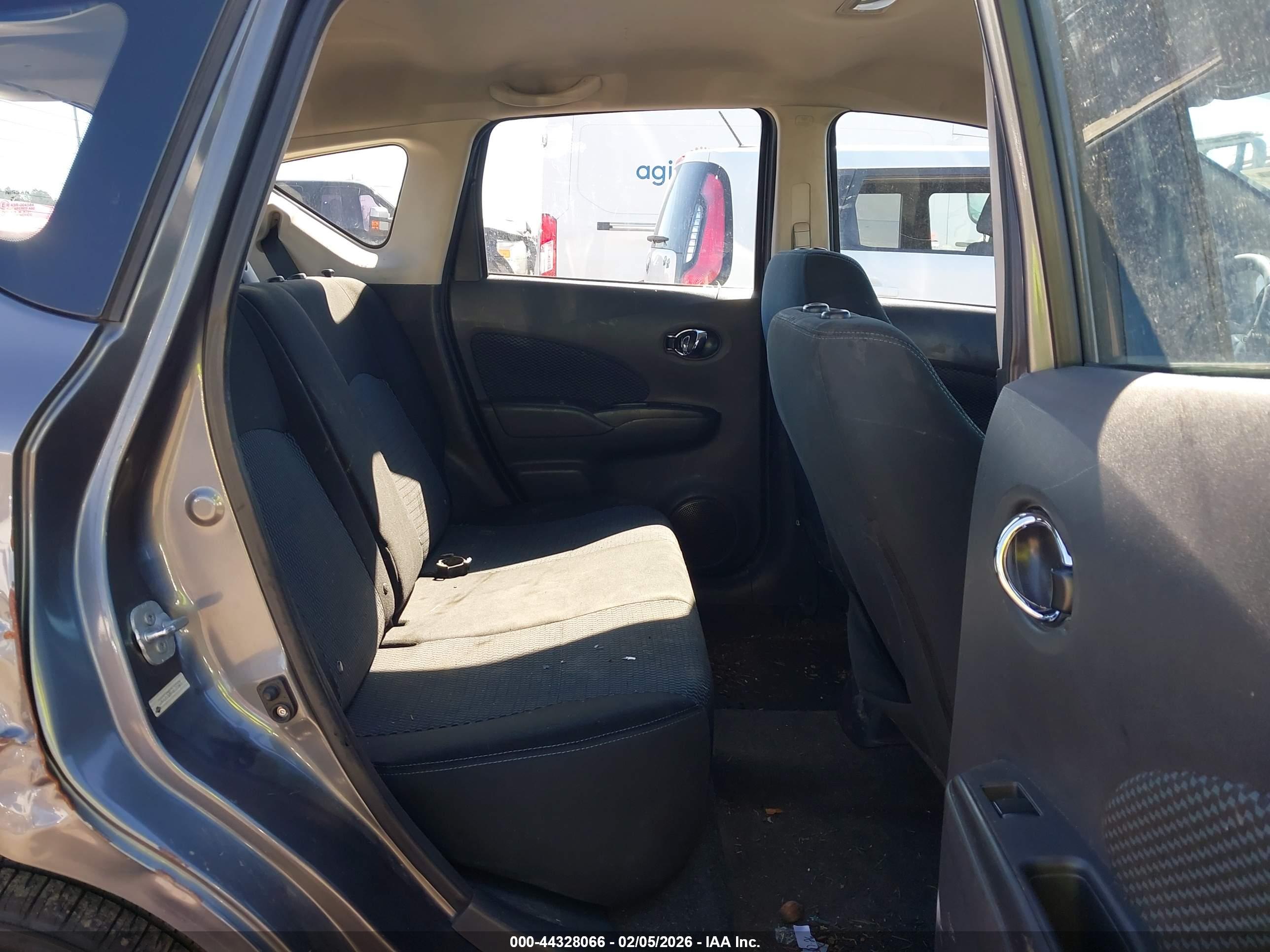 NISSAN VERSA image 8