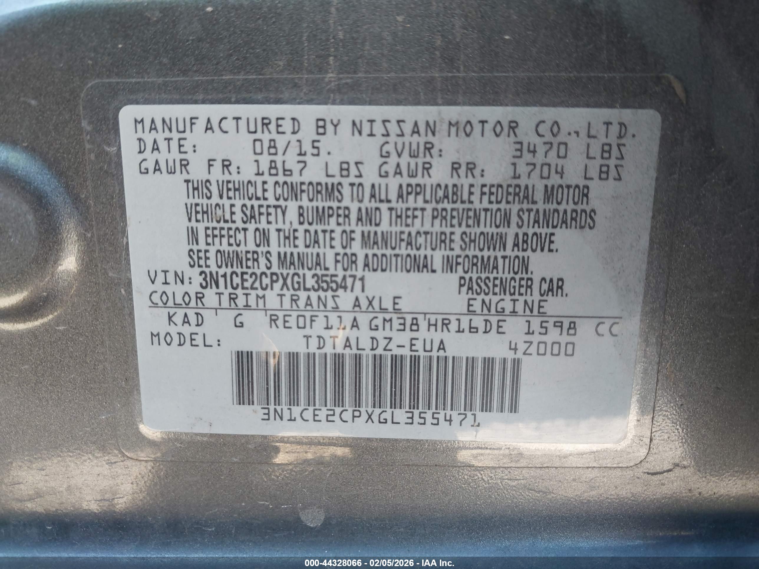 NISSAN VERSA image 9