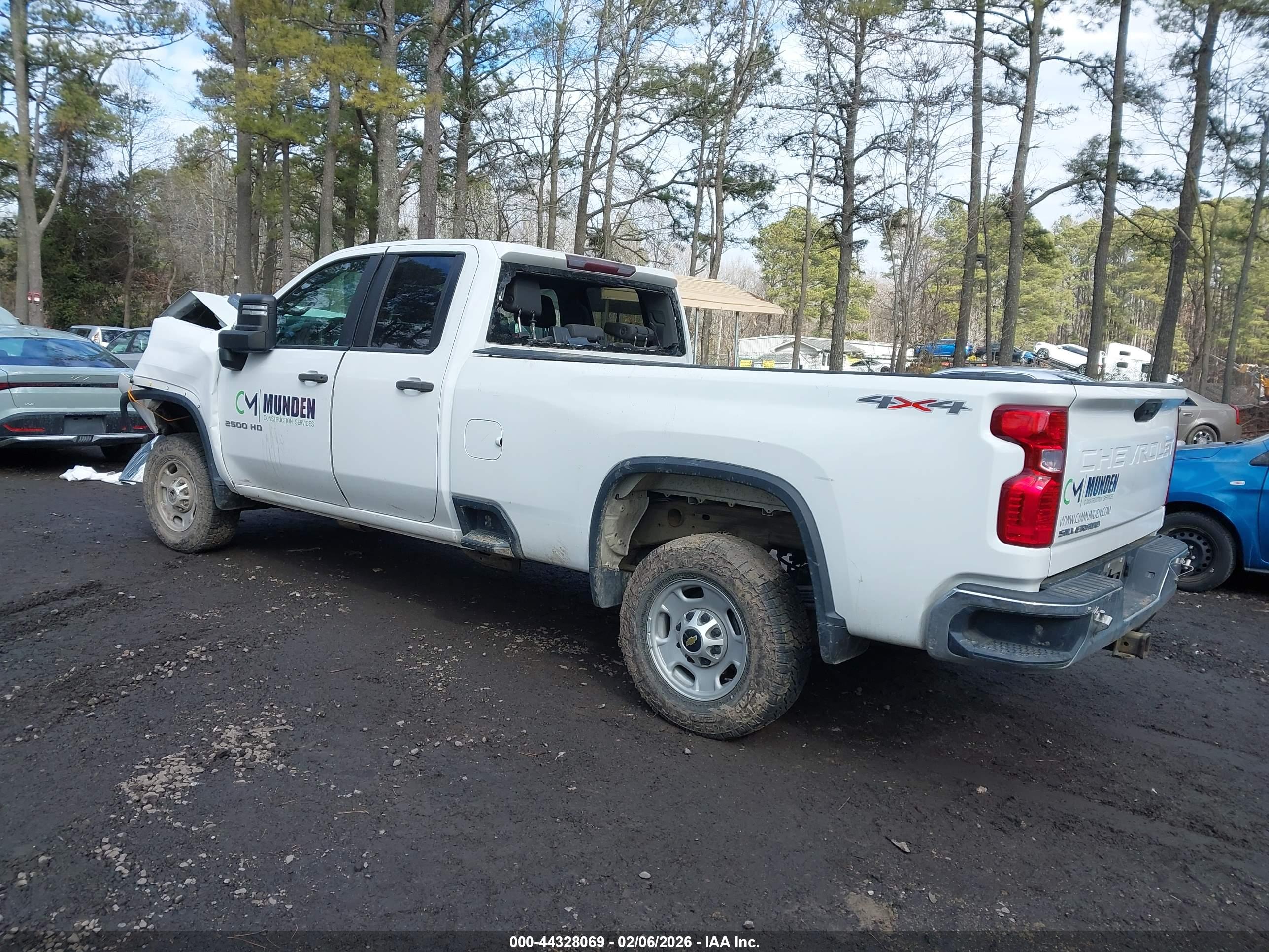 CHEVROLET SILVERADO image 3