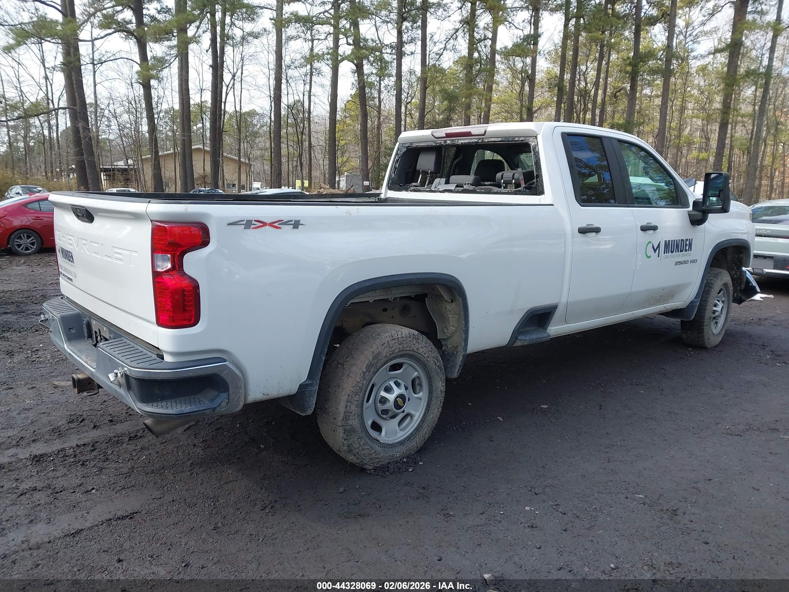CHEVROLET SILVERADO image 4