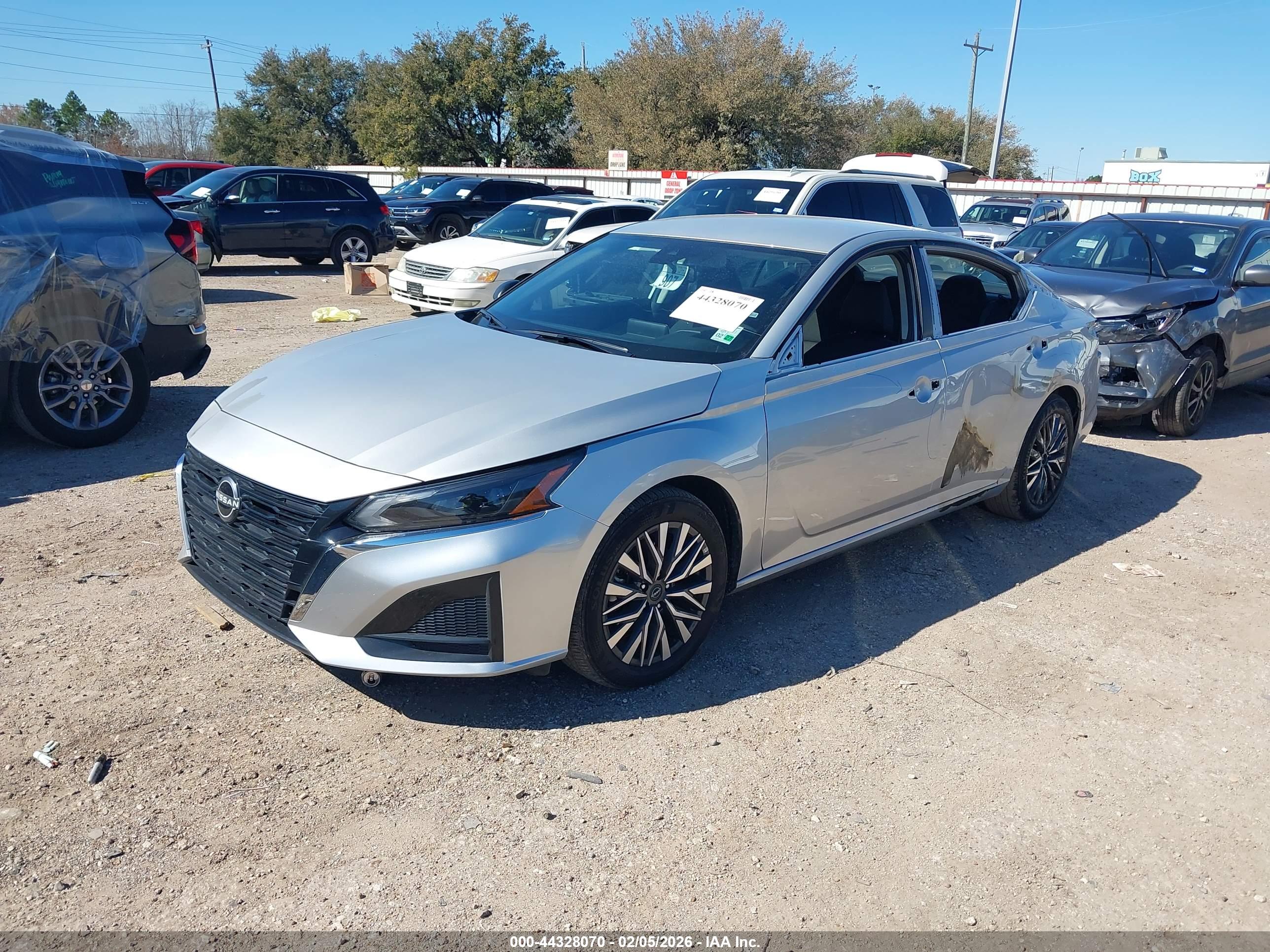NISSAN ALTIMA image 2