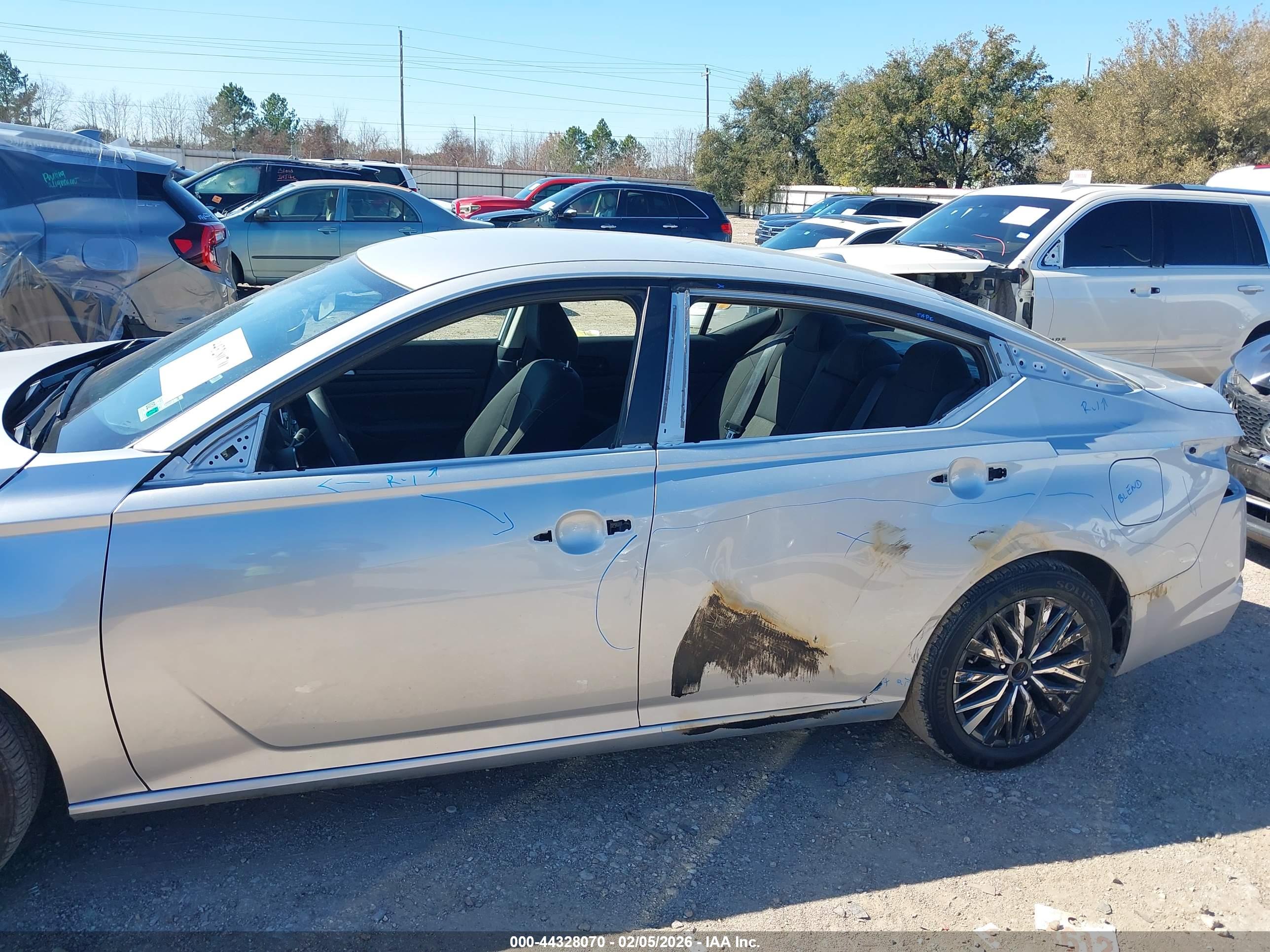 NISSAN ALTIMA image 6