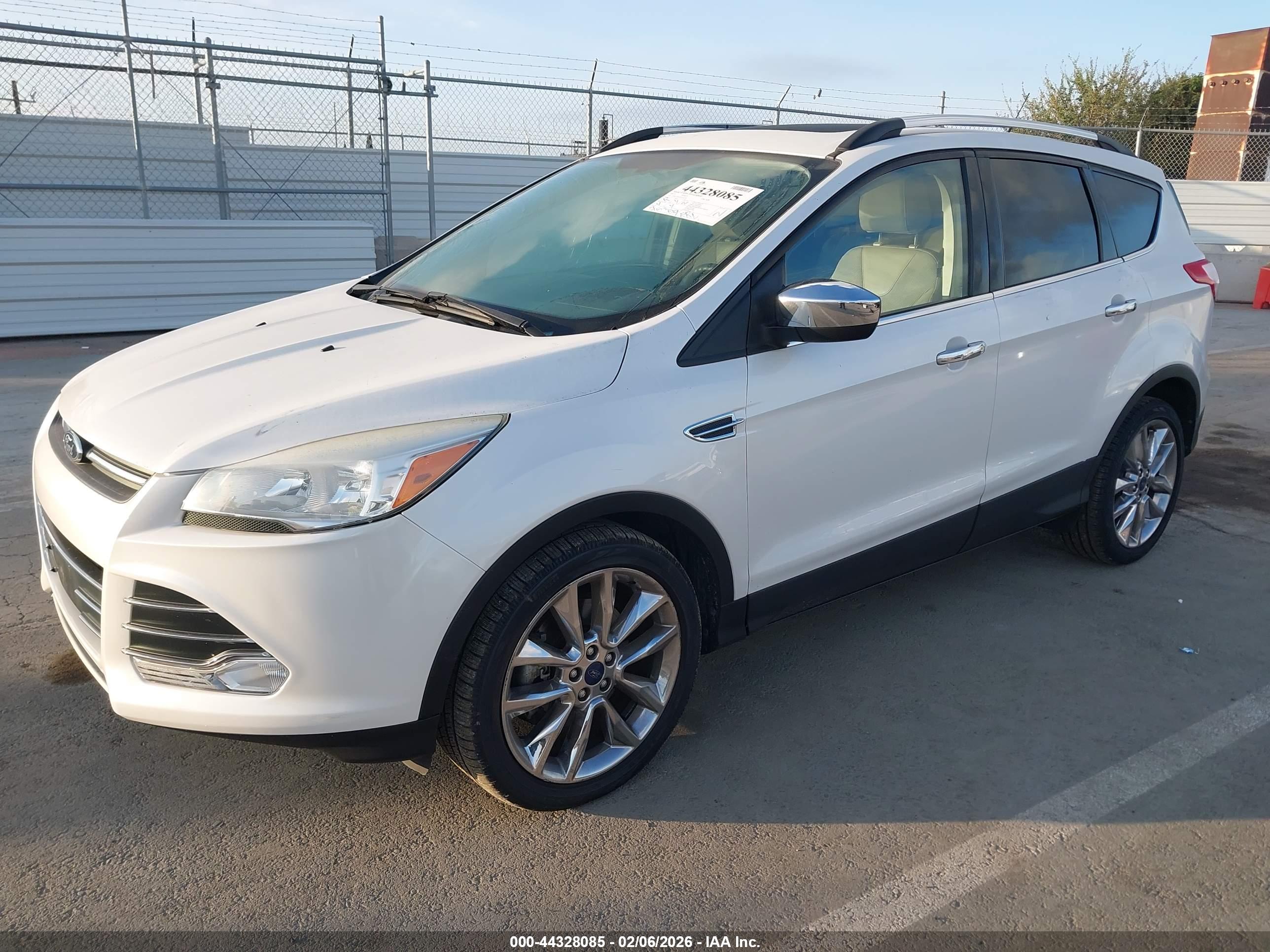 FORD ESCAPE image 2