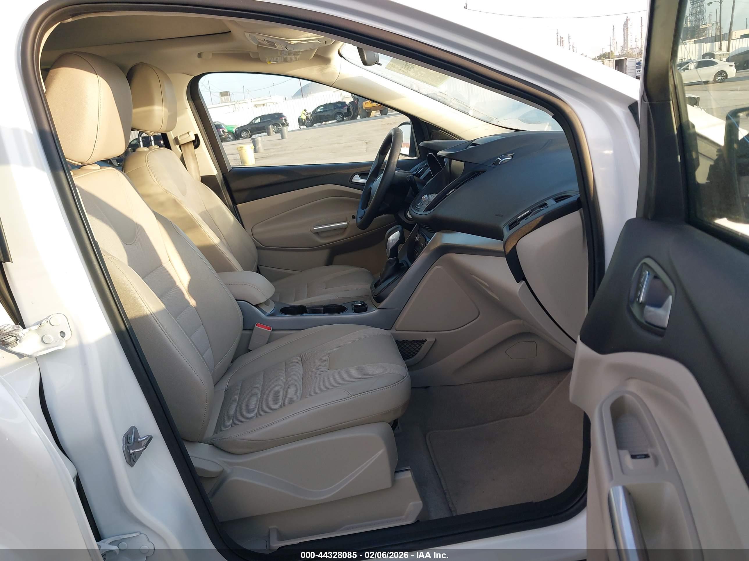 FORD ESCAPE image 5