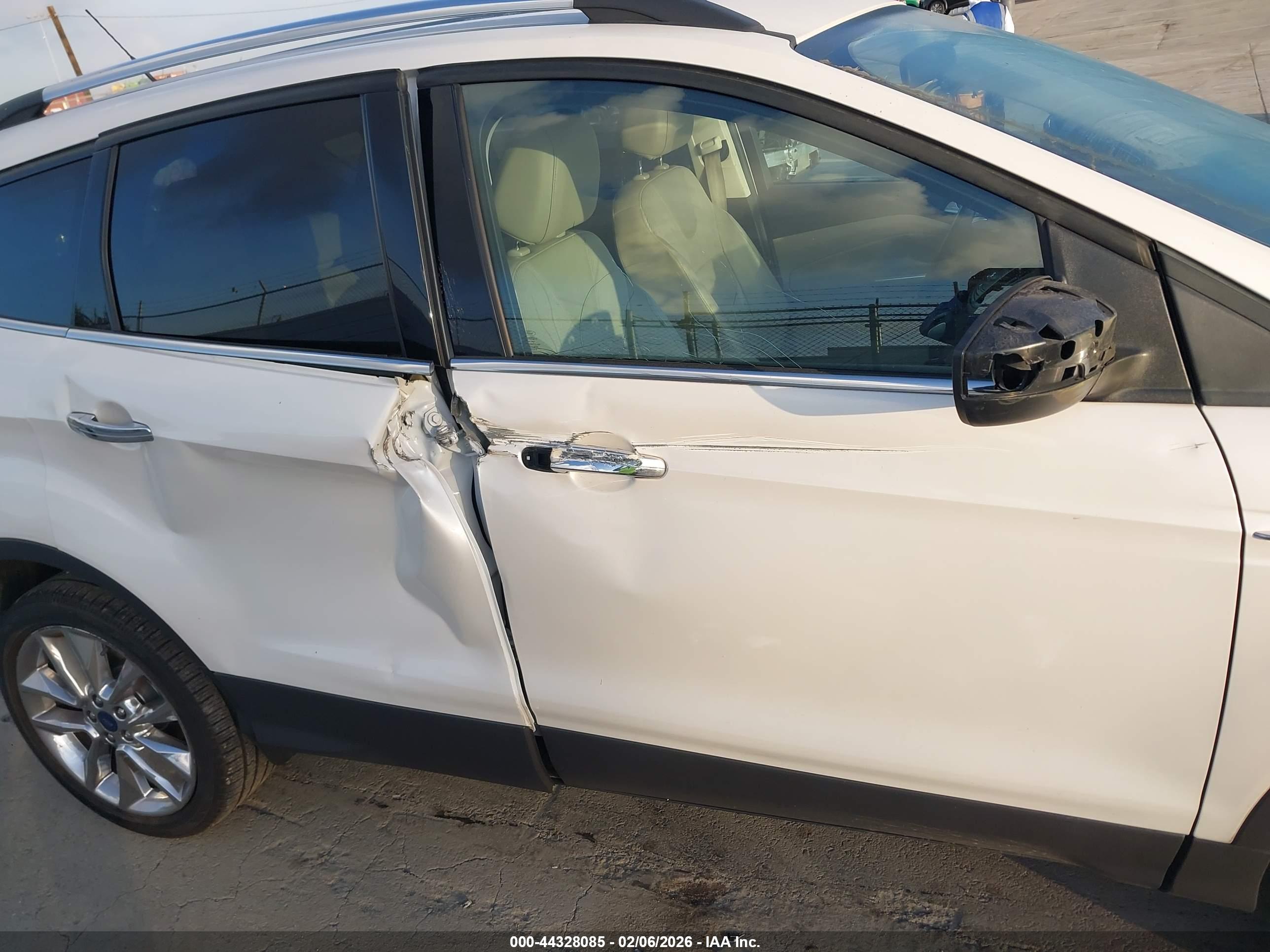 FORD ESCAPE image 6